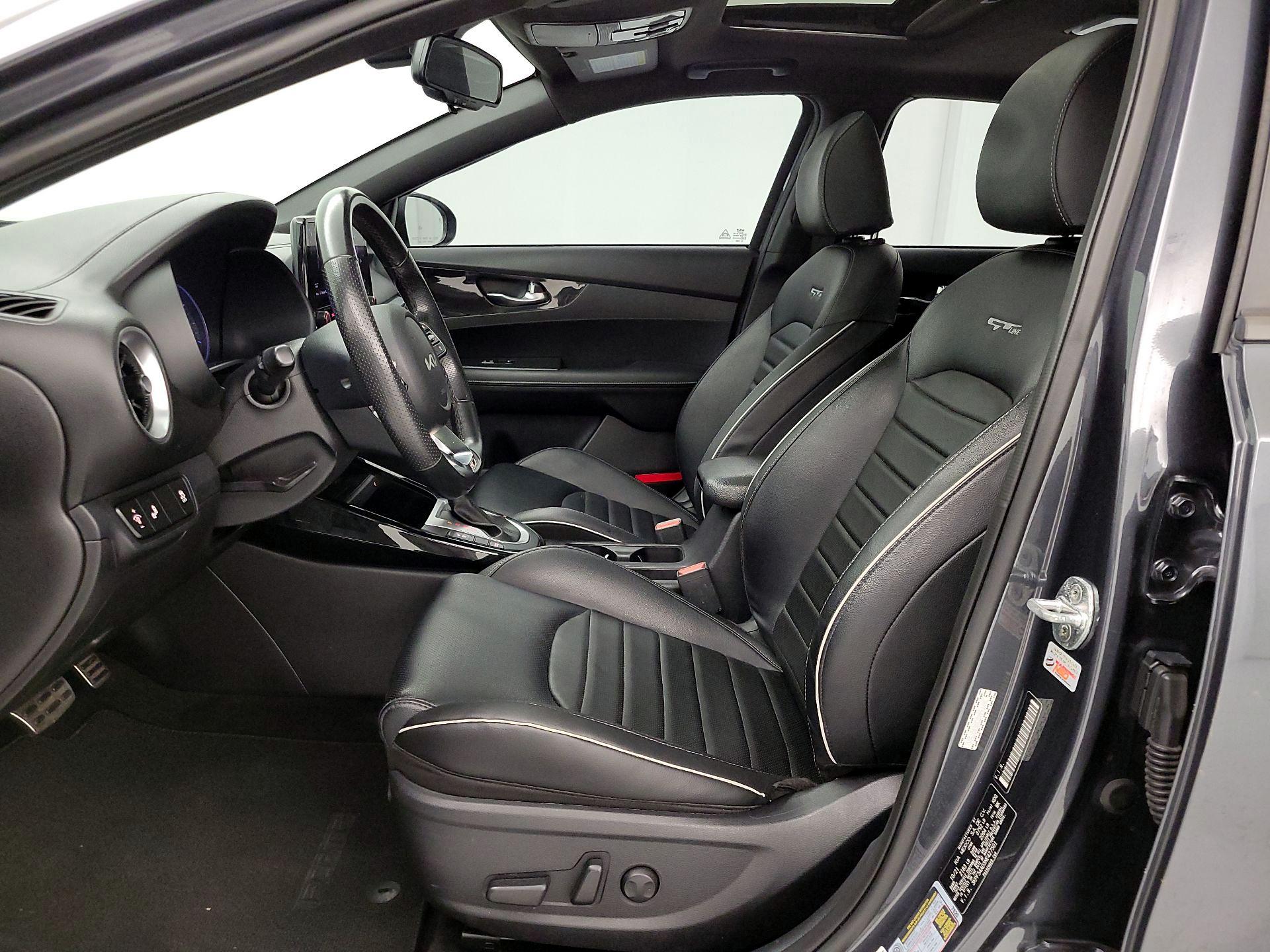 Thumbnail: 2022 Kia Forte - 11