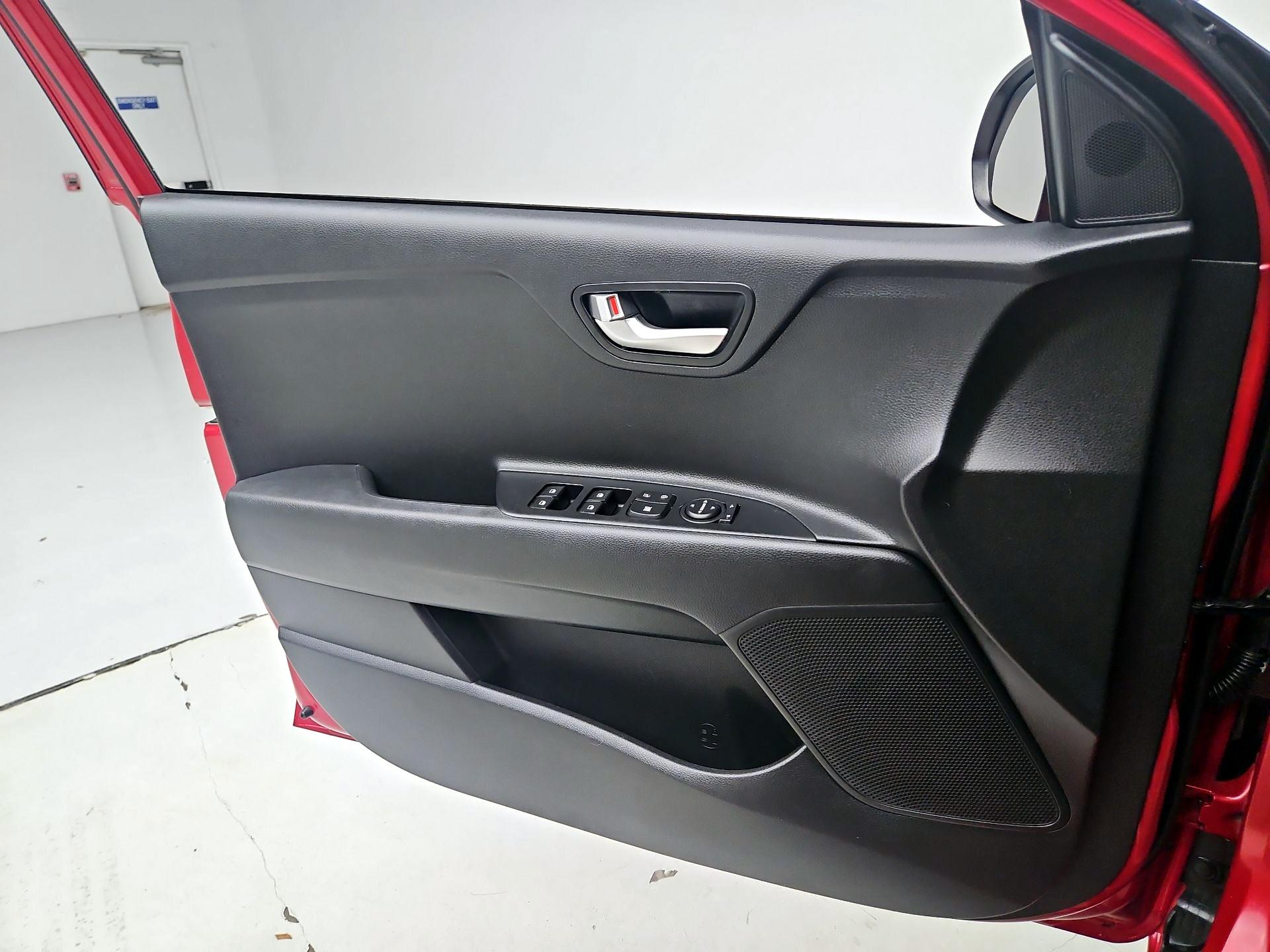 Thumbnail: 2023 Kia Rio - 12