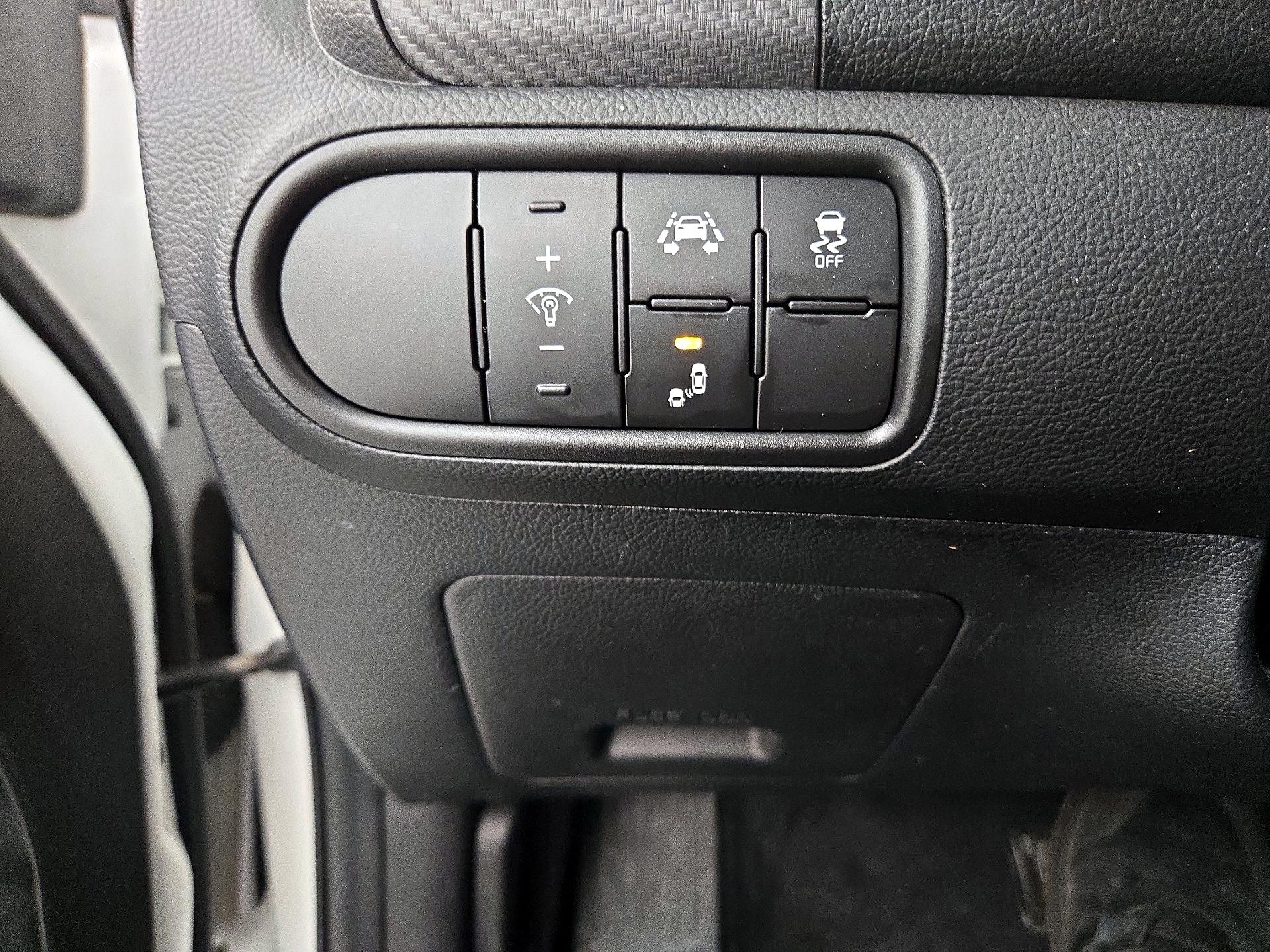 Thumbnail: 2017 Kia Forte - 13