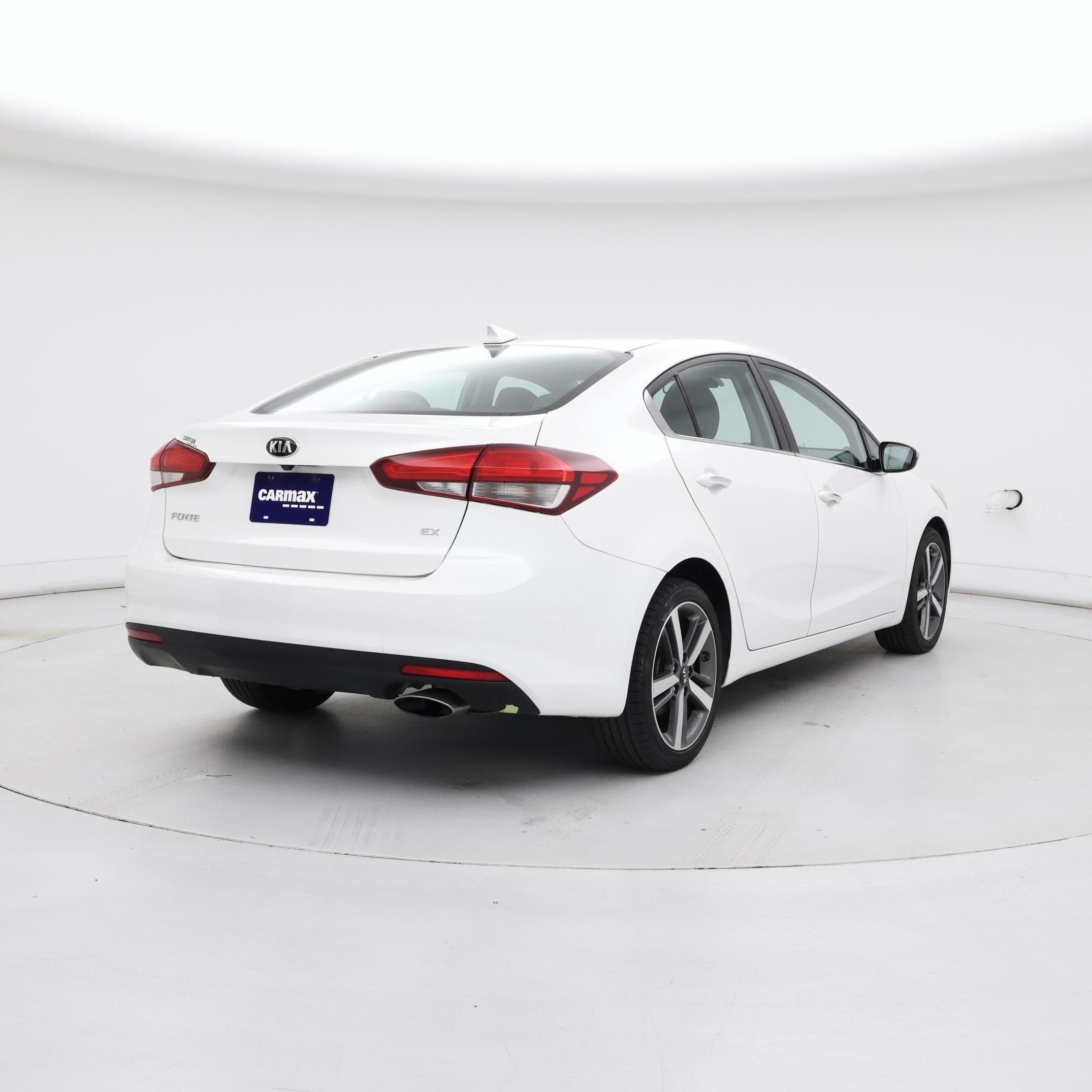 Thumbnail: 2017 Kia Forte - 8