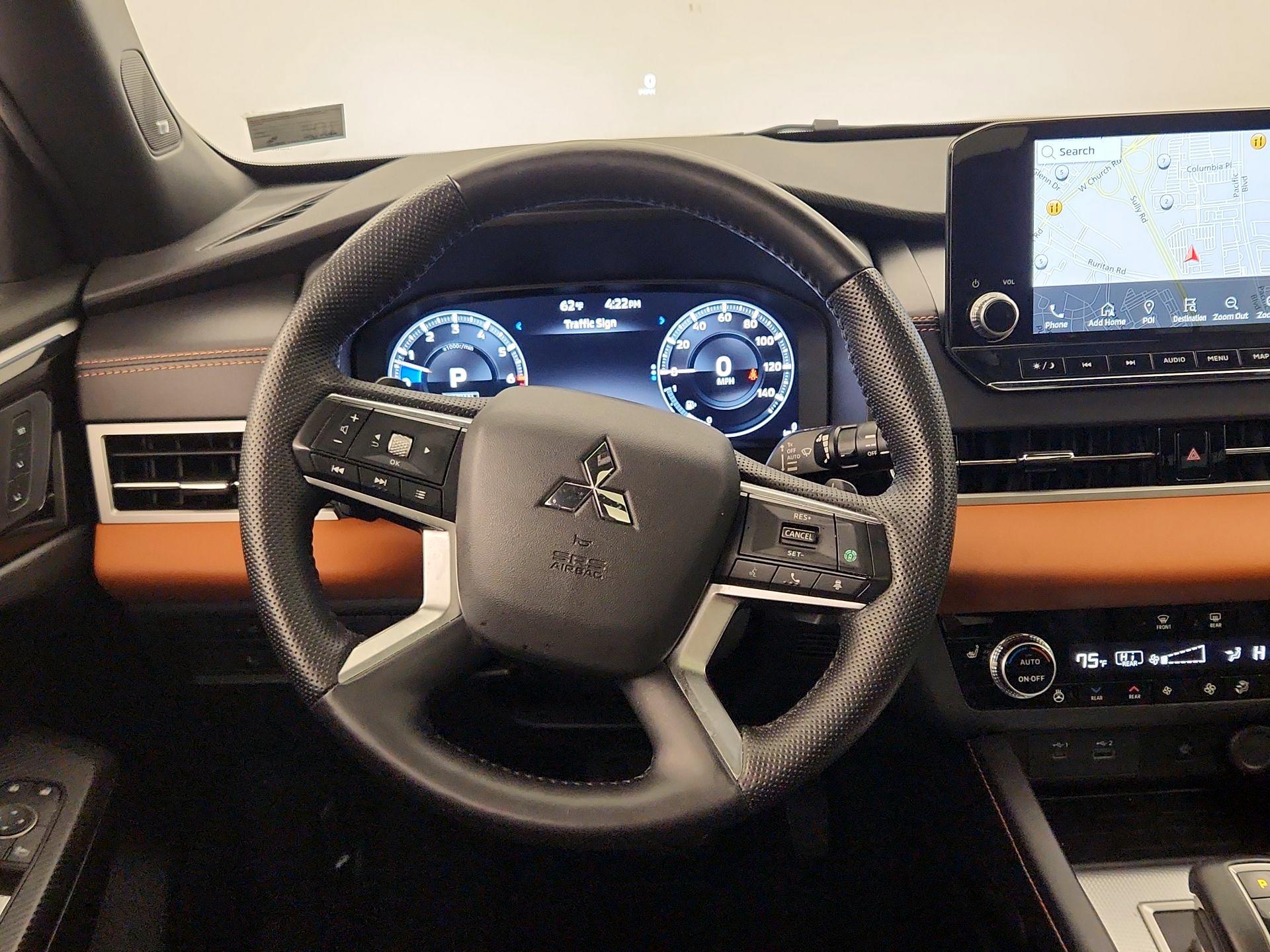 Thumbnail: 2022 Mitsubishi Outlander - 10