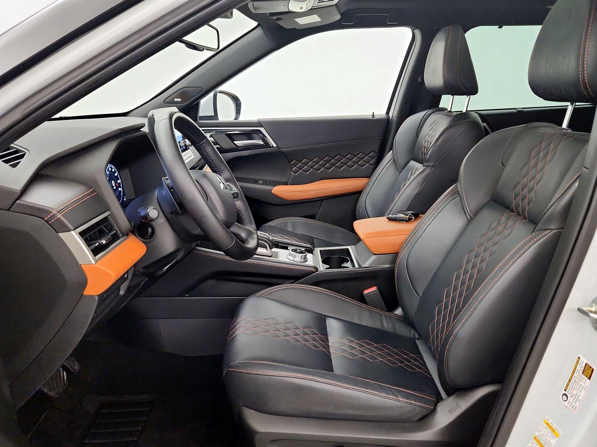 Thumbnail: 2022 Mitsubishi Outlander - 11