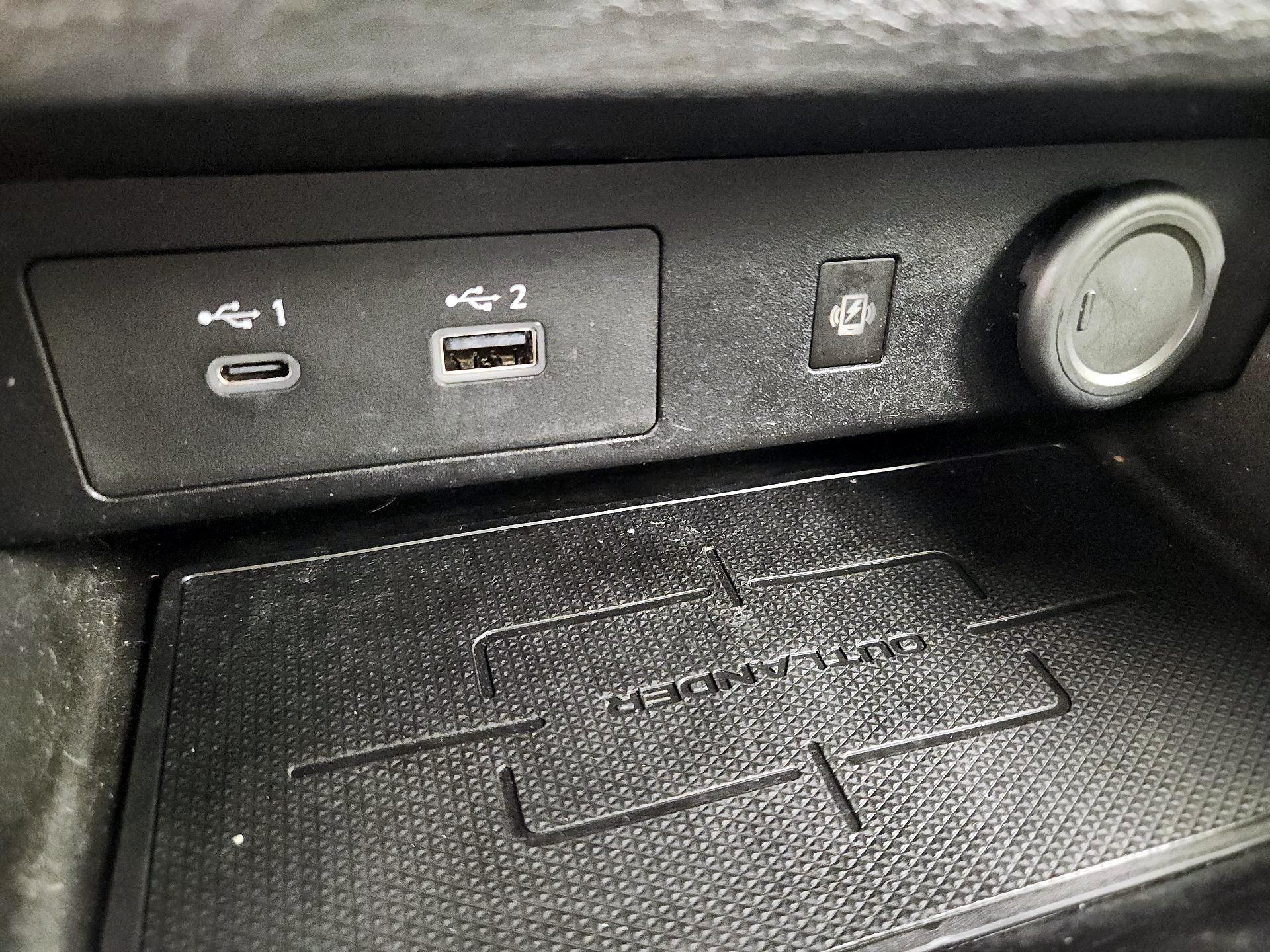 Thumbnail: 2022 Mitsubishi Outlander - 19