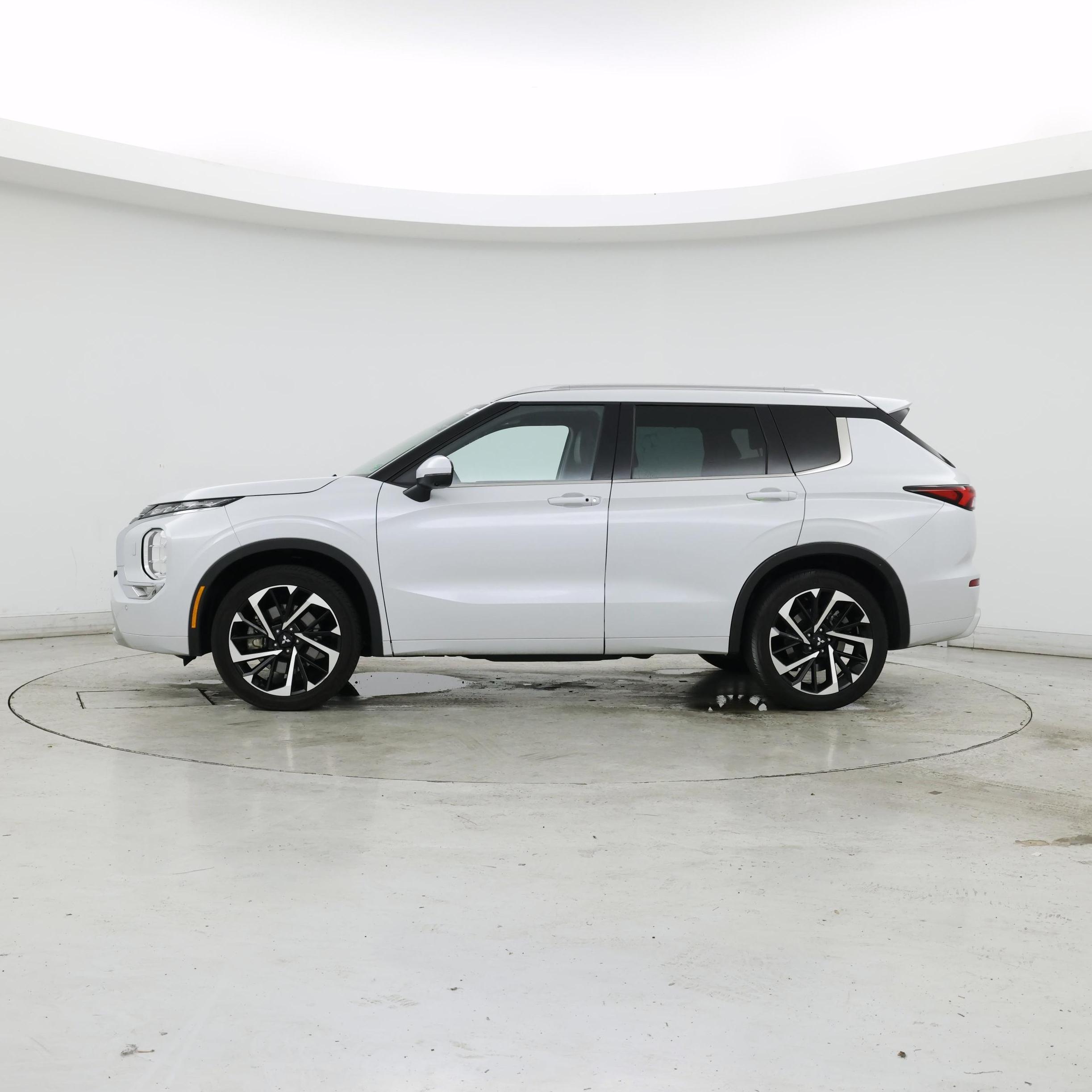 Thumbnail: 2022 Mitsubishi Outlander - 3