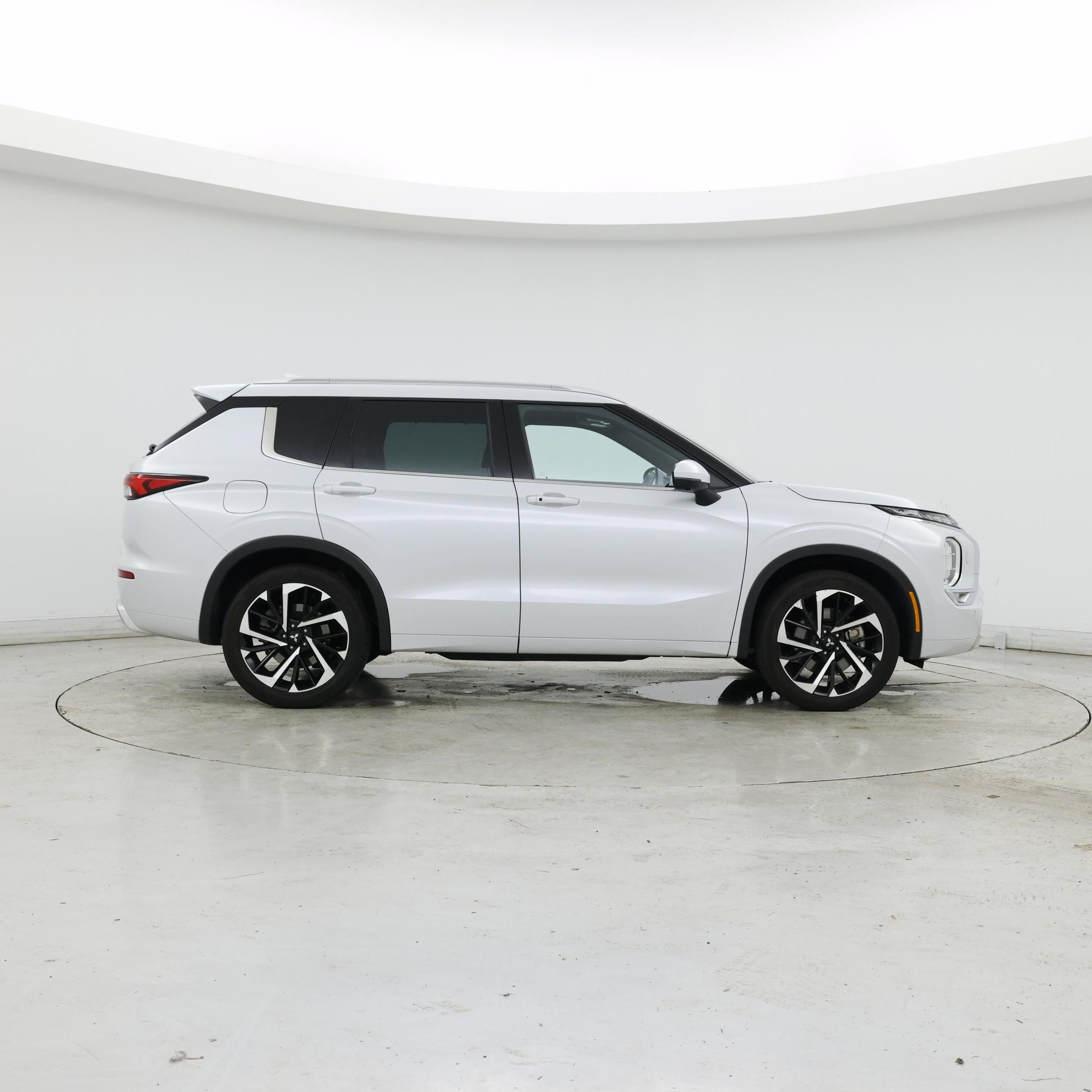 Thumbnail: 2022 Mitsubishi Outlander - 7