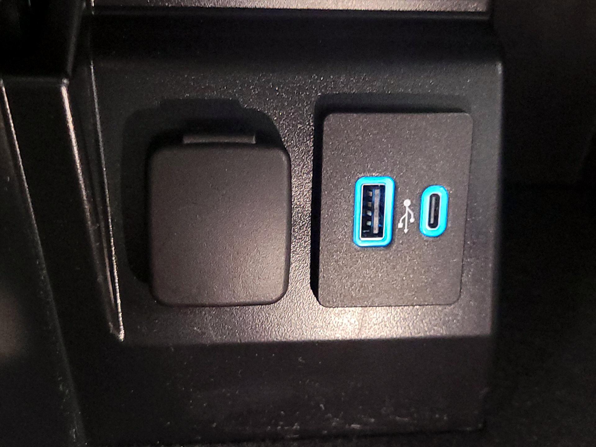 Thumbnail: 2022 Ford Explorer - 19