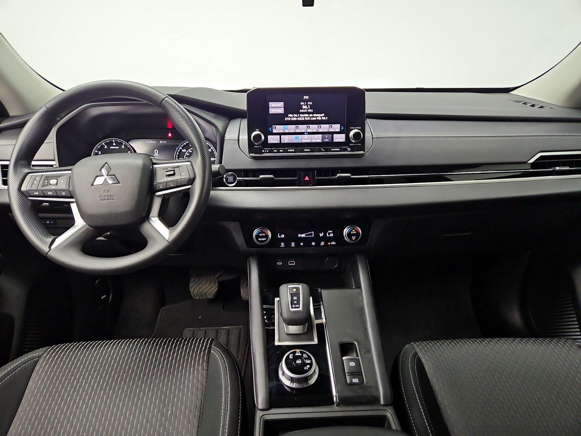 Thumbnail: 2024 Mitsubishi Outlander - 9