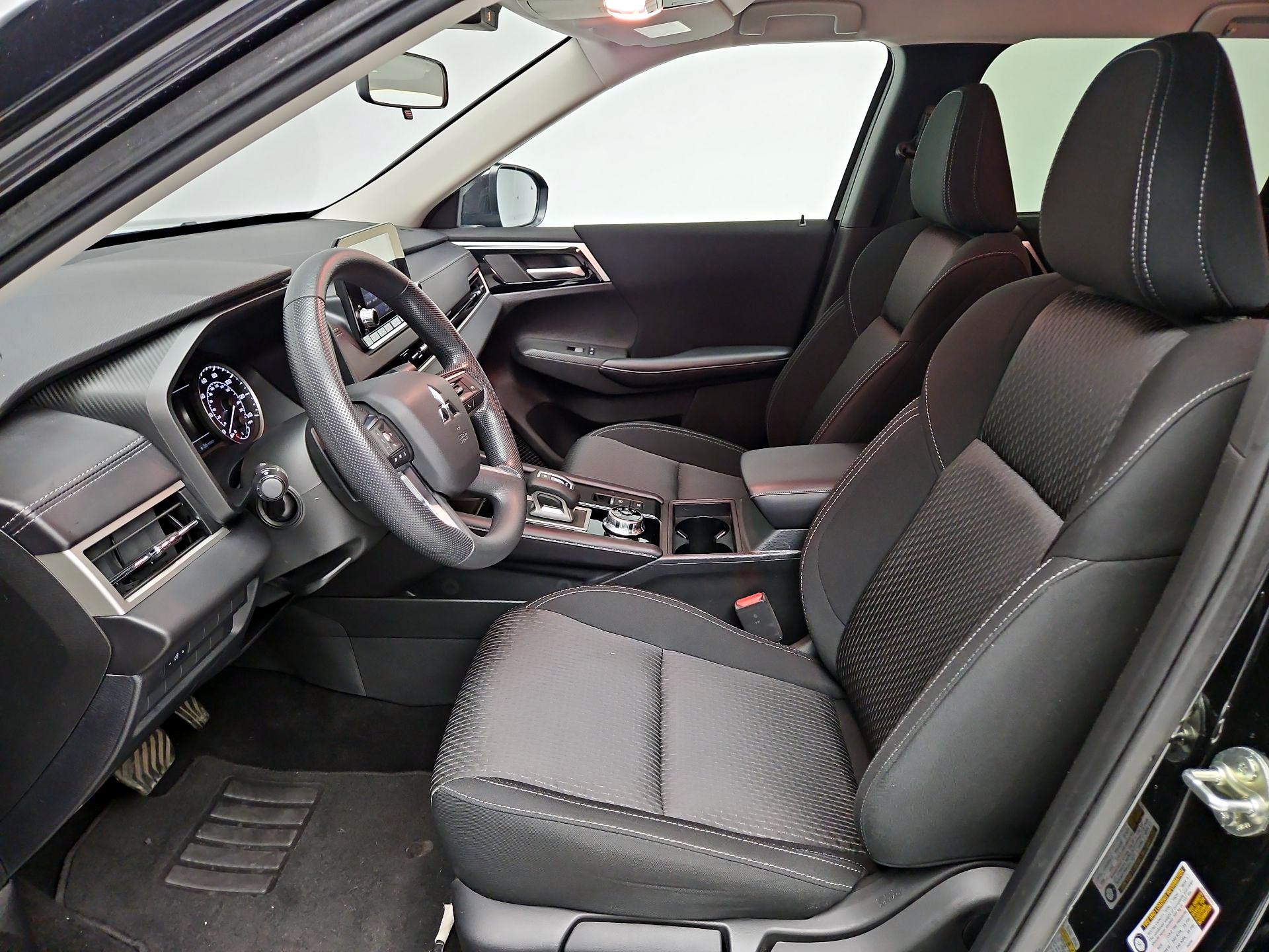 Thumbnail: 2024 Mitsubishi Outlander - 11