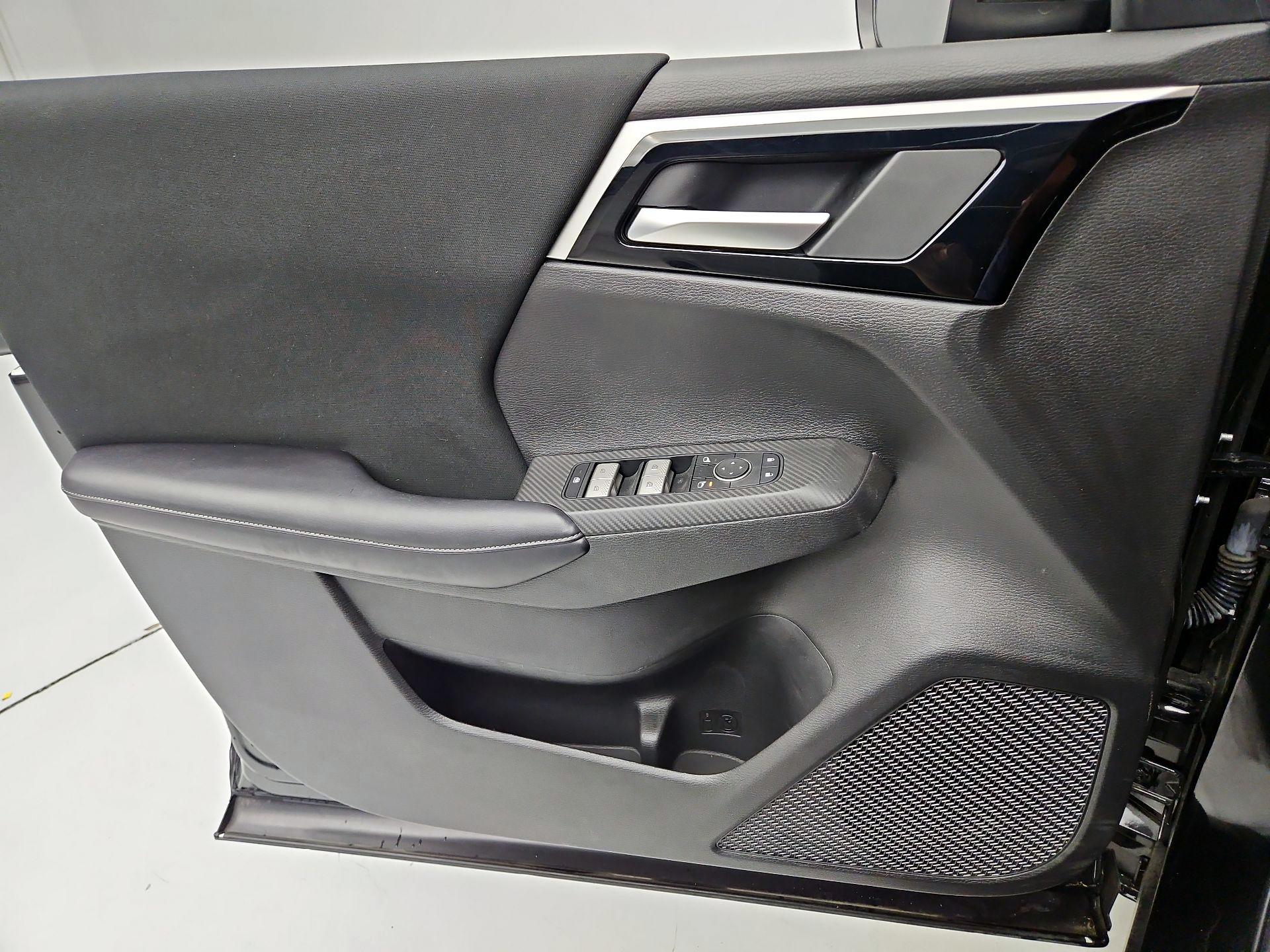 Thumbnail: 2024 Mitsubishi Outlander - 12