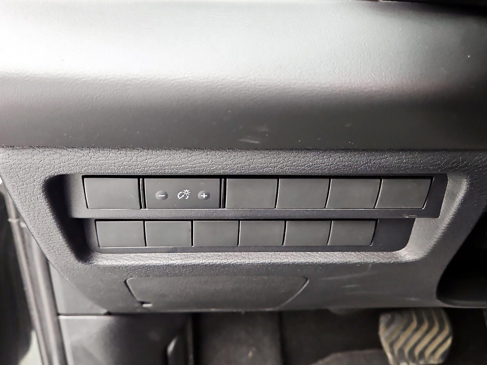 Thumbnail: 2024 Mitsubishi Outlander - 13