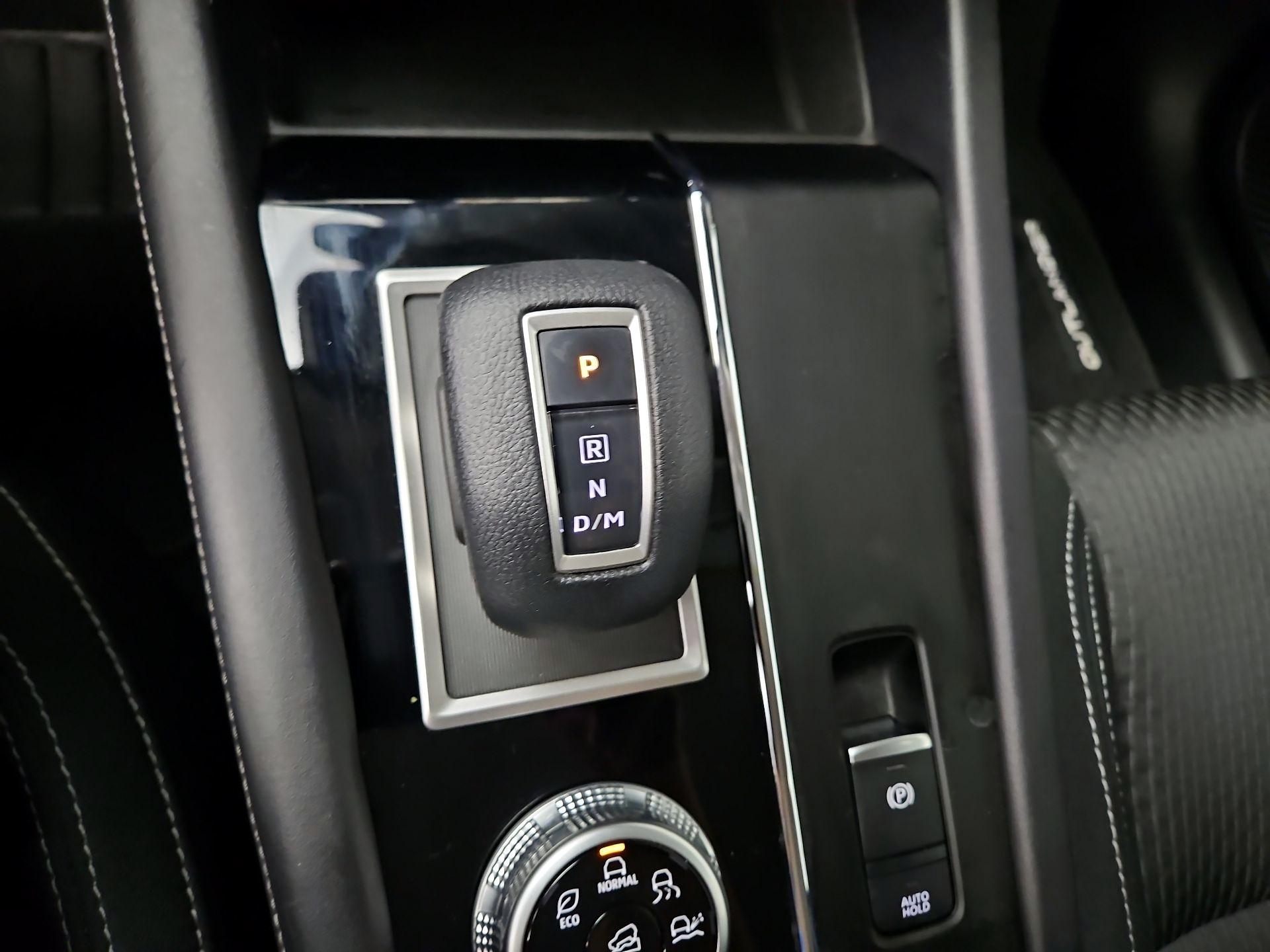 Thumbnail: 2024 Mitsubishi Outlander - 17