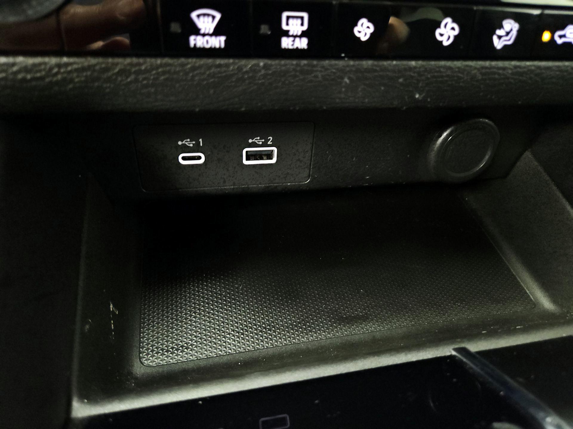 Thumbnail: 2024 Mitsubishi Outlander - 18