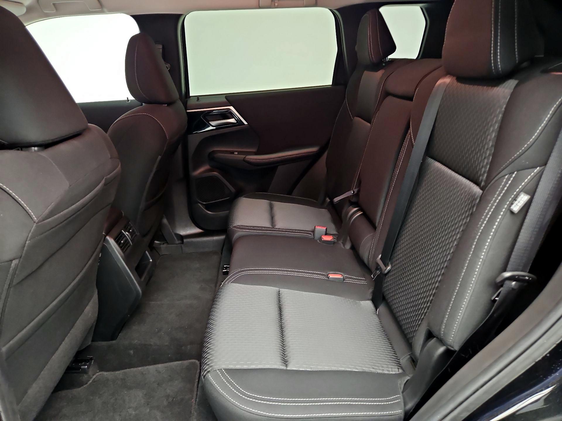 Thumbnail: 2024 Mitsubishi Outlander - 19