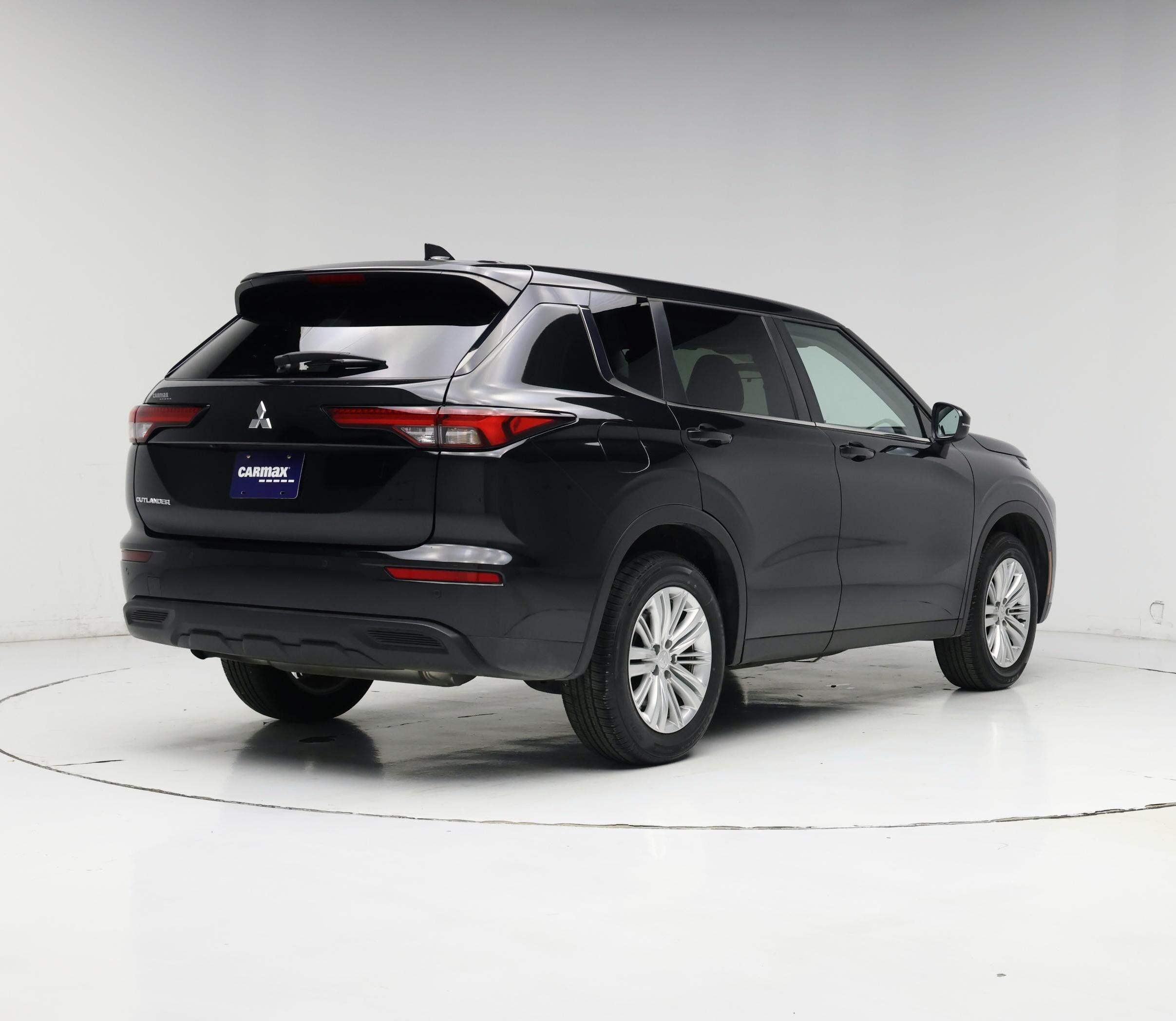 Thumbnail: 2024 Mitsubishi Outlander - 8