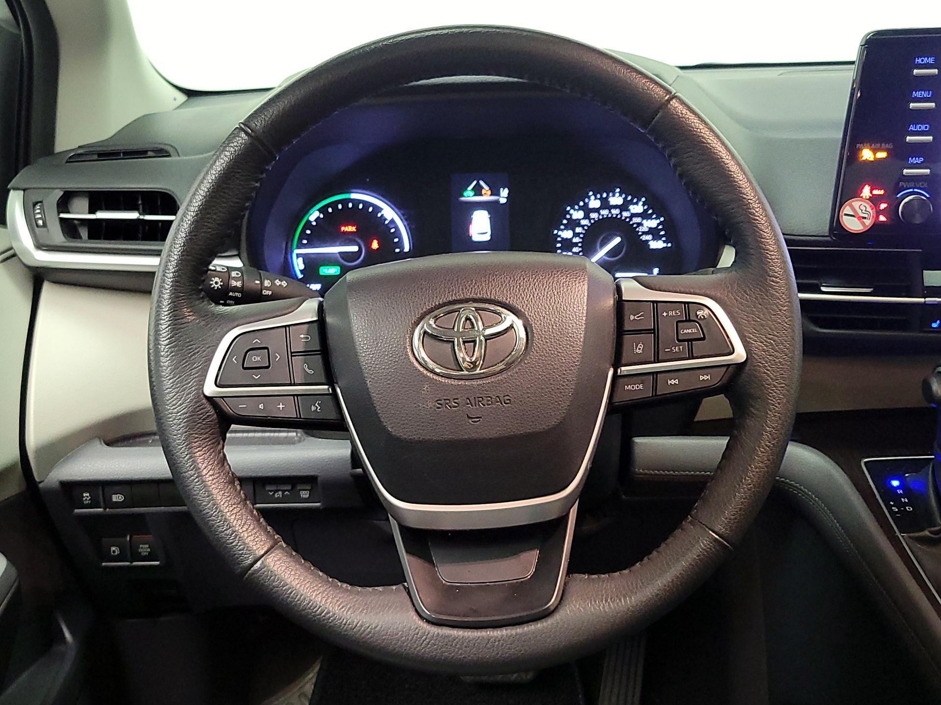 Thumbnail: 2023 Toyota Sienna - 10