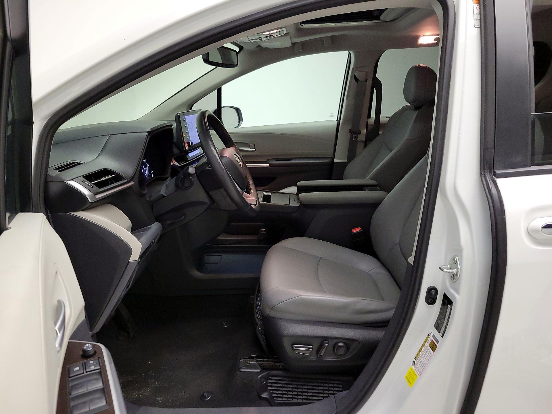 Thumbnail: 2023 Toyota Sienna - 11