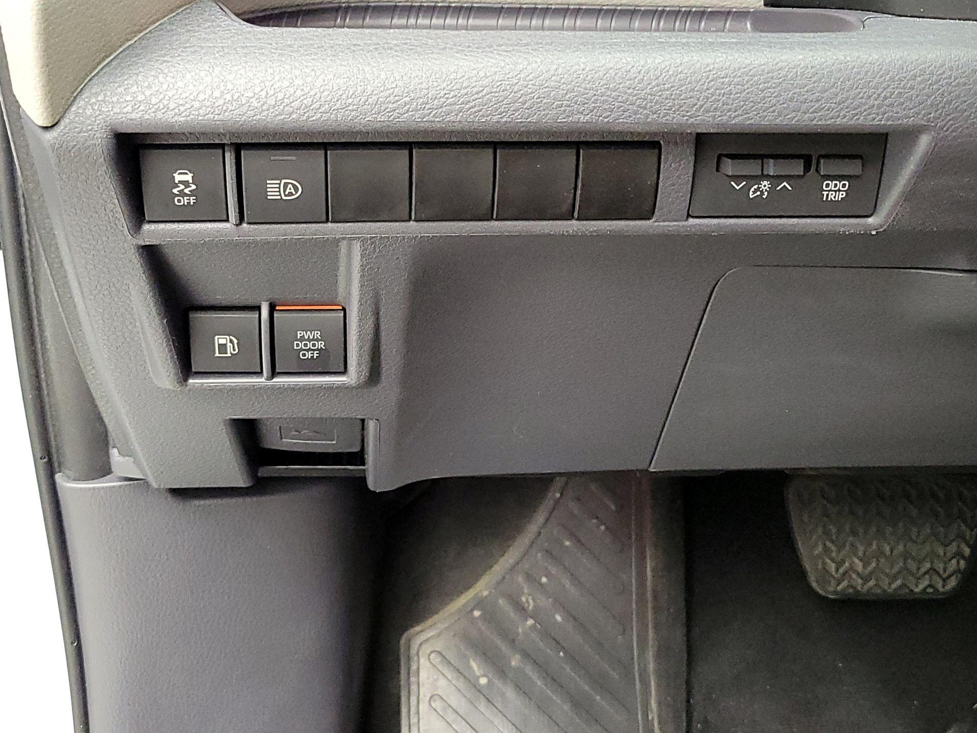 Thumbnail: 2023 Toyota Sienna - 13