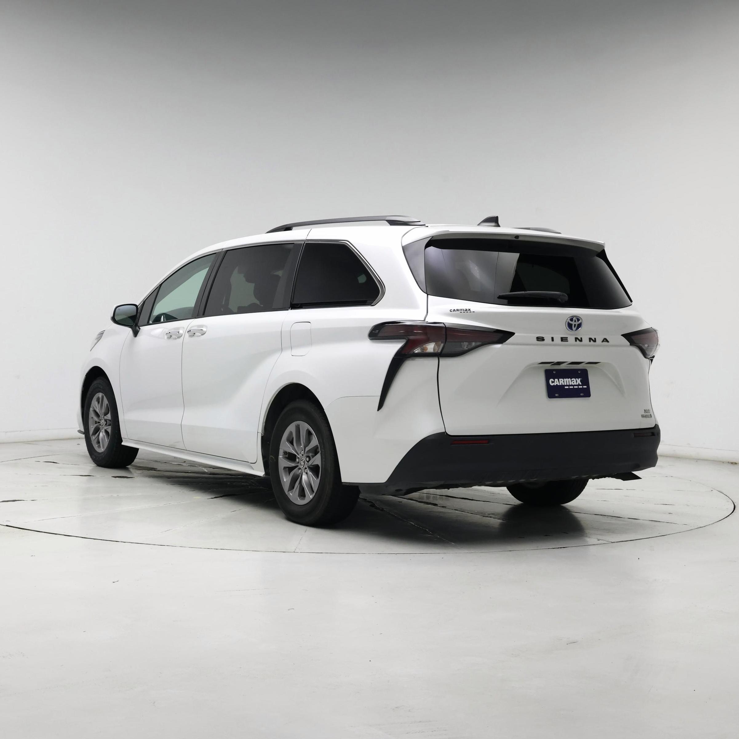Thumbnail: 2023 Toyota Sienna - 2