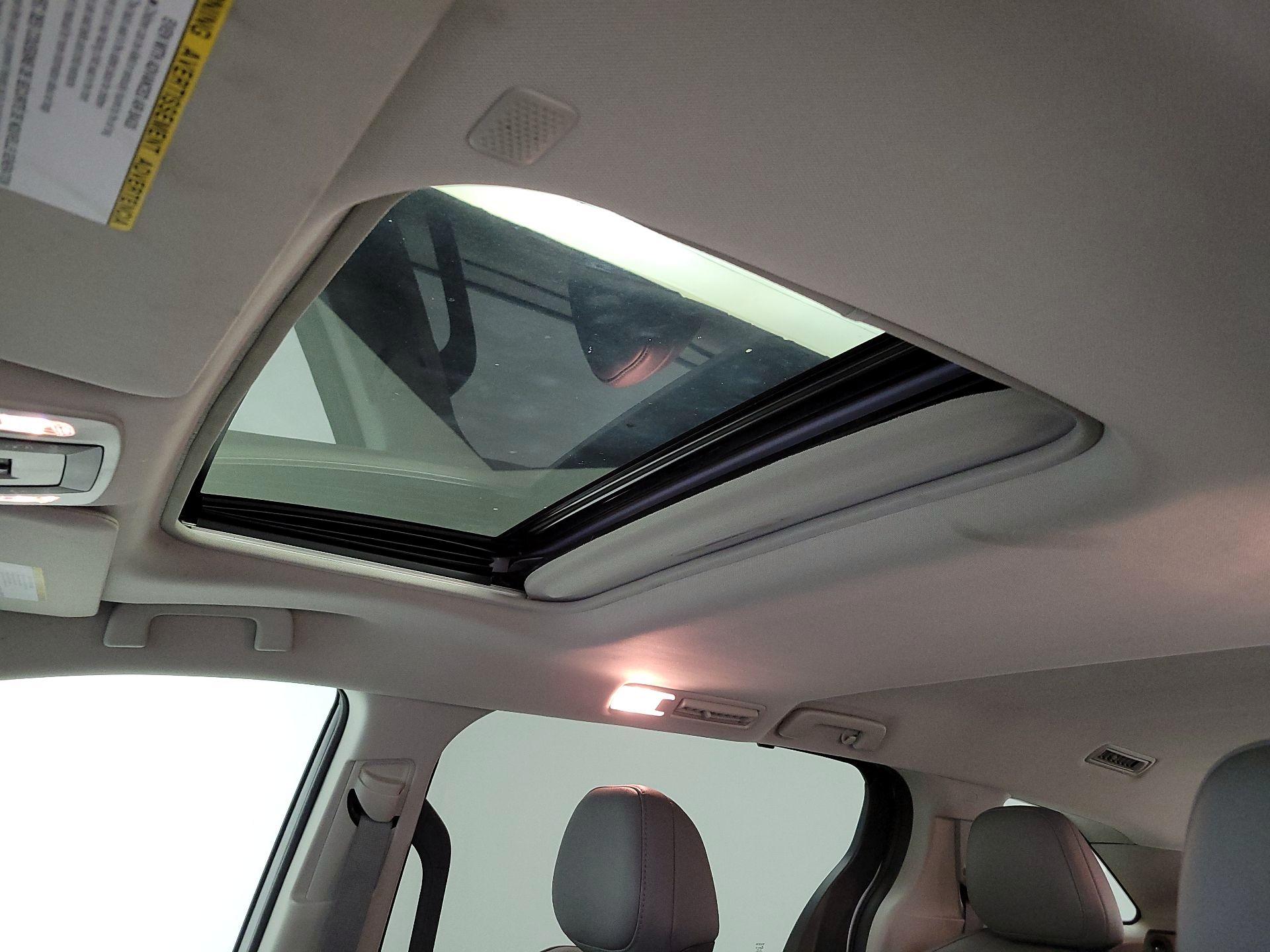 Thumbnail: 2023 Toyota Sienna - 19