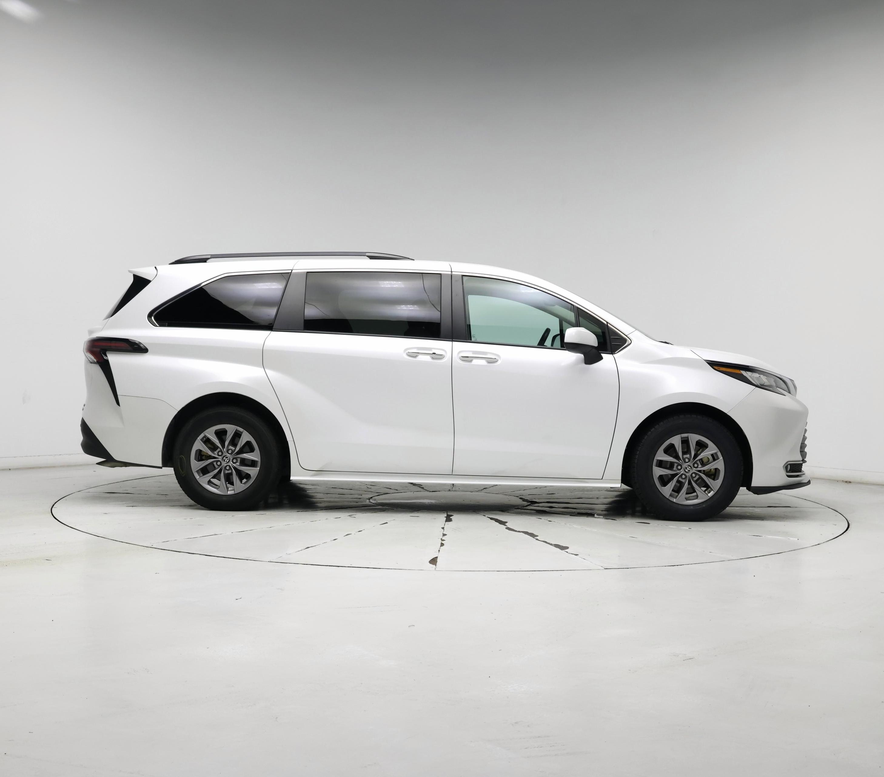 Thumbnail: 2023 Toyota Sienna - 7