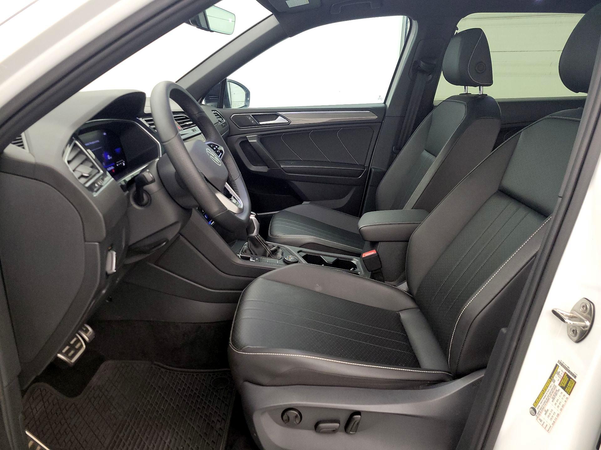 Thumbnail: 2022 Volkswagen Tiguan - 11