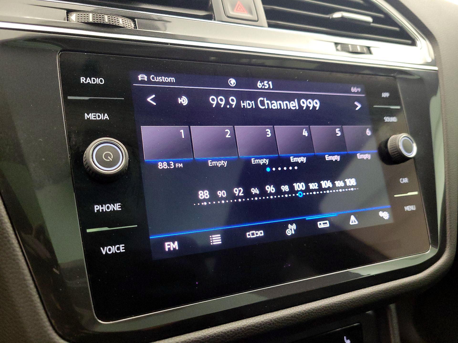 Thumbnail: 2022 Volkswagen Tiguan - 15