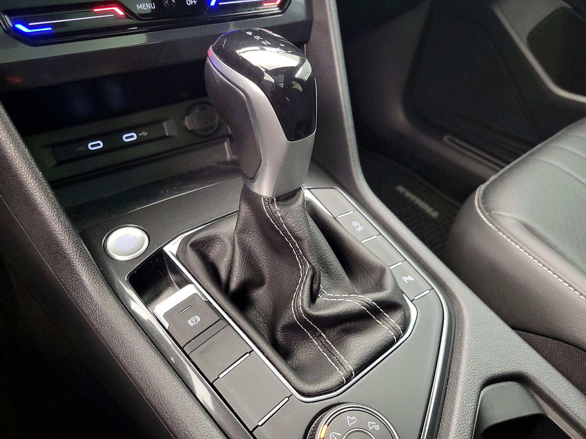 Thumbnail: 2022 Volkswagen Tiguan - 17