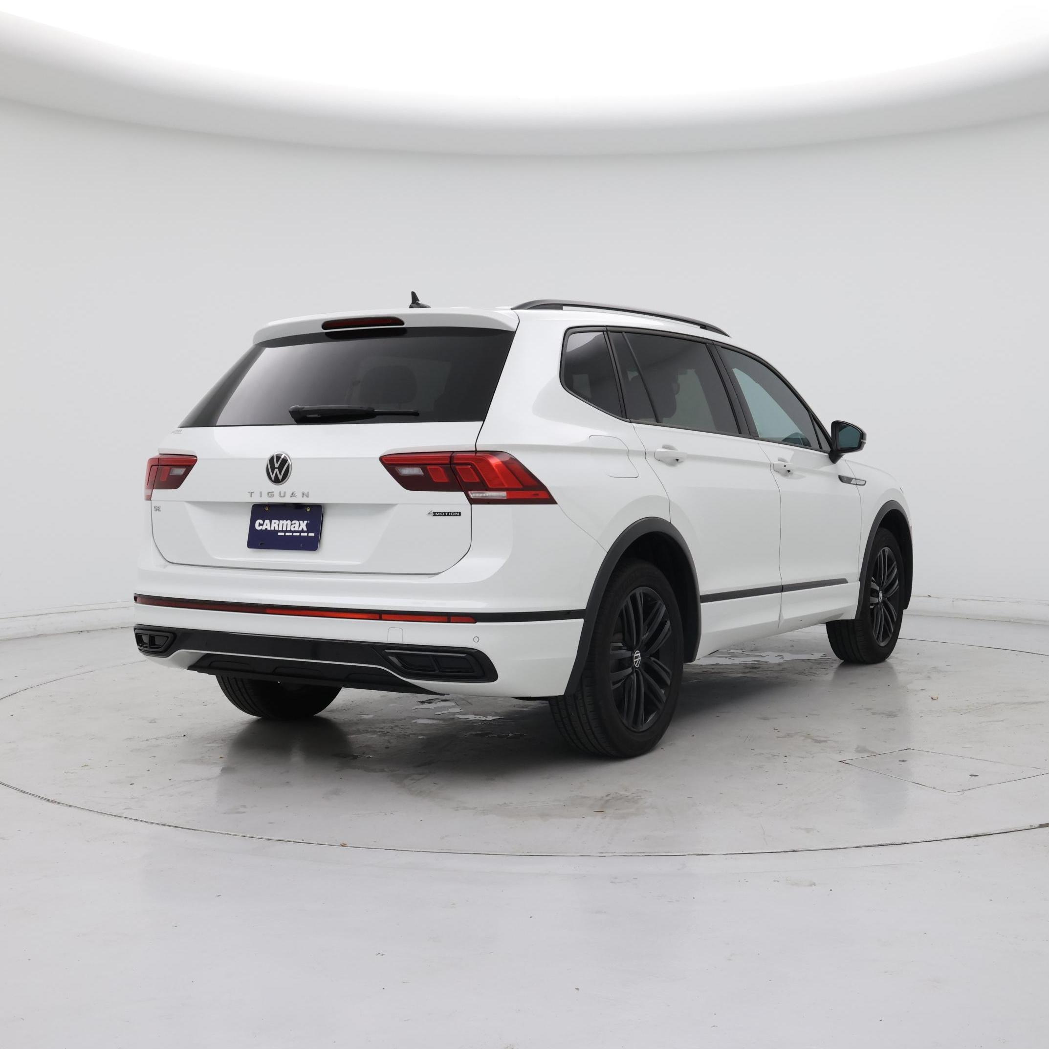 Thumbnail: 2022 Volkswagen Tiguan - 8