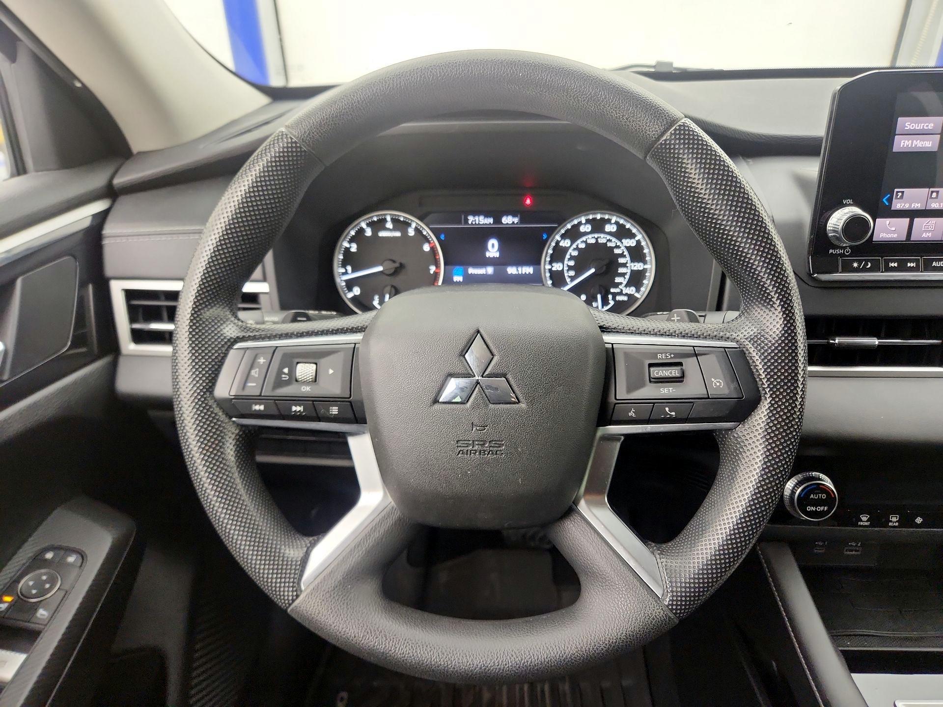 Thumbnail: 2022 Mitsubishi Outlander - 10