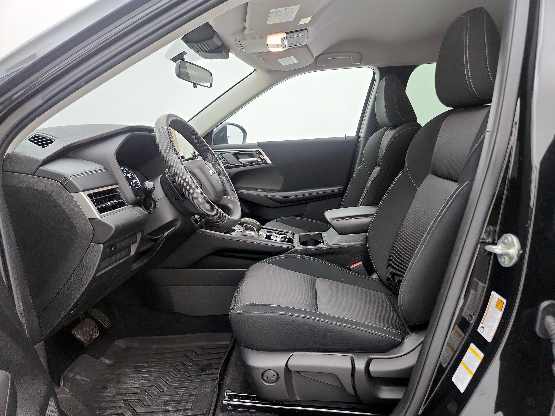 Thumbnail: 2022 Mitsubishi Outlander - 11