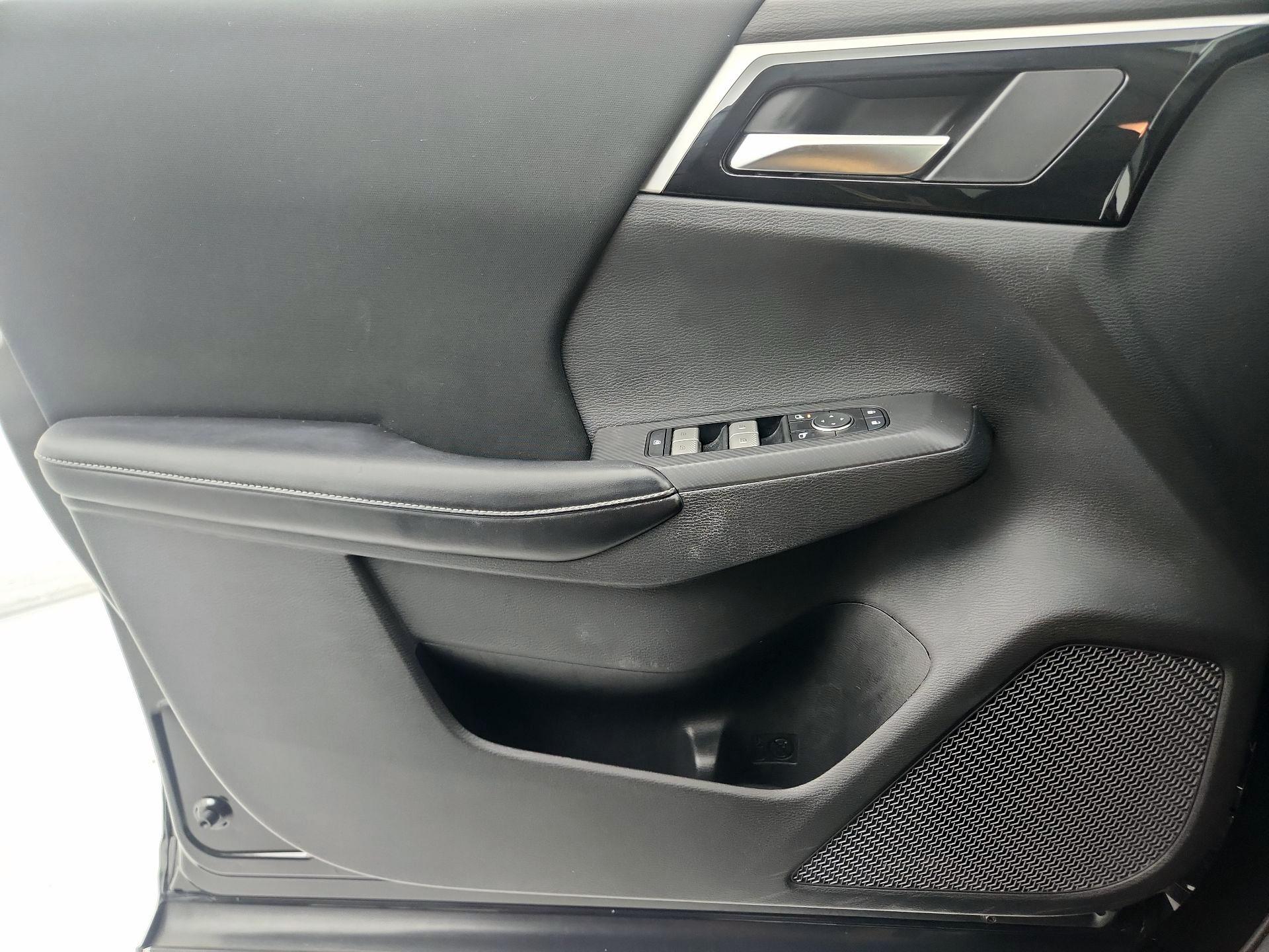 Thumbnail: 2022 Mitsubishi Outlander - 12