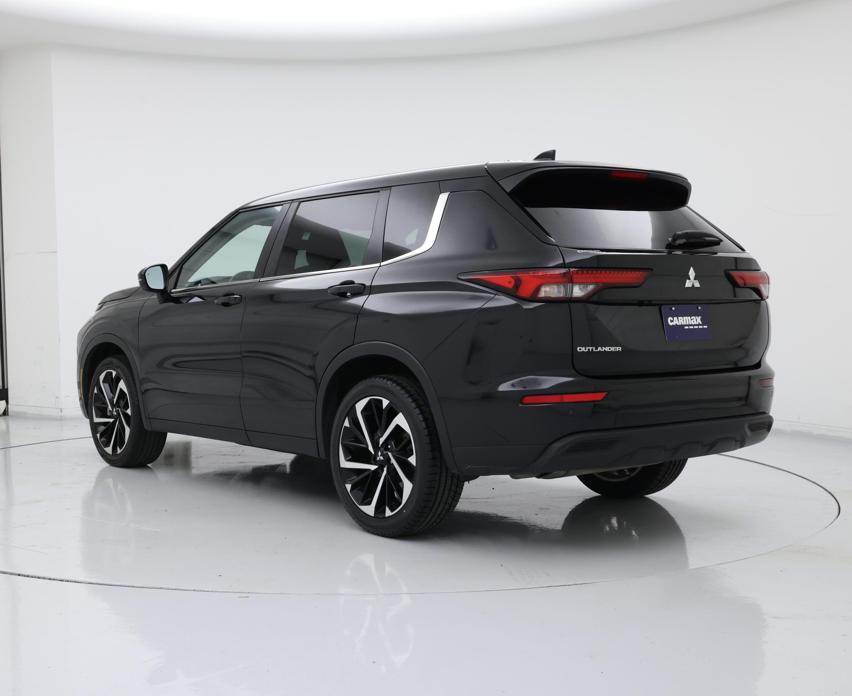 Thumbnail: 2022 Mitsubishi Outlander - 2