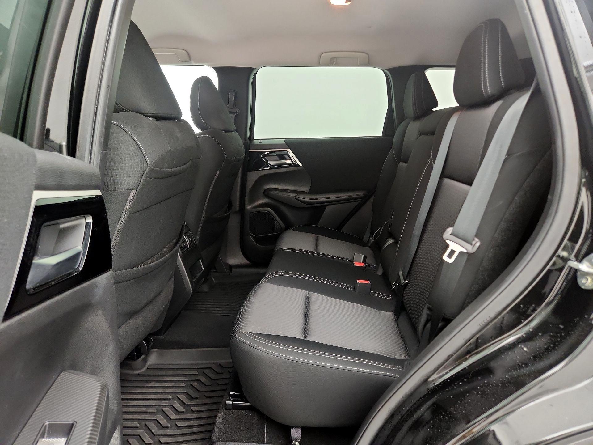 Thumbnail: 2022 Mitsubishi Outlander - 19