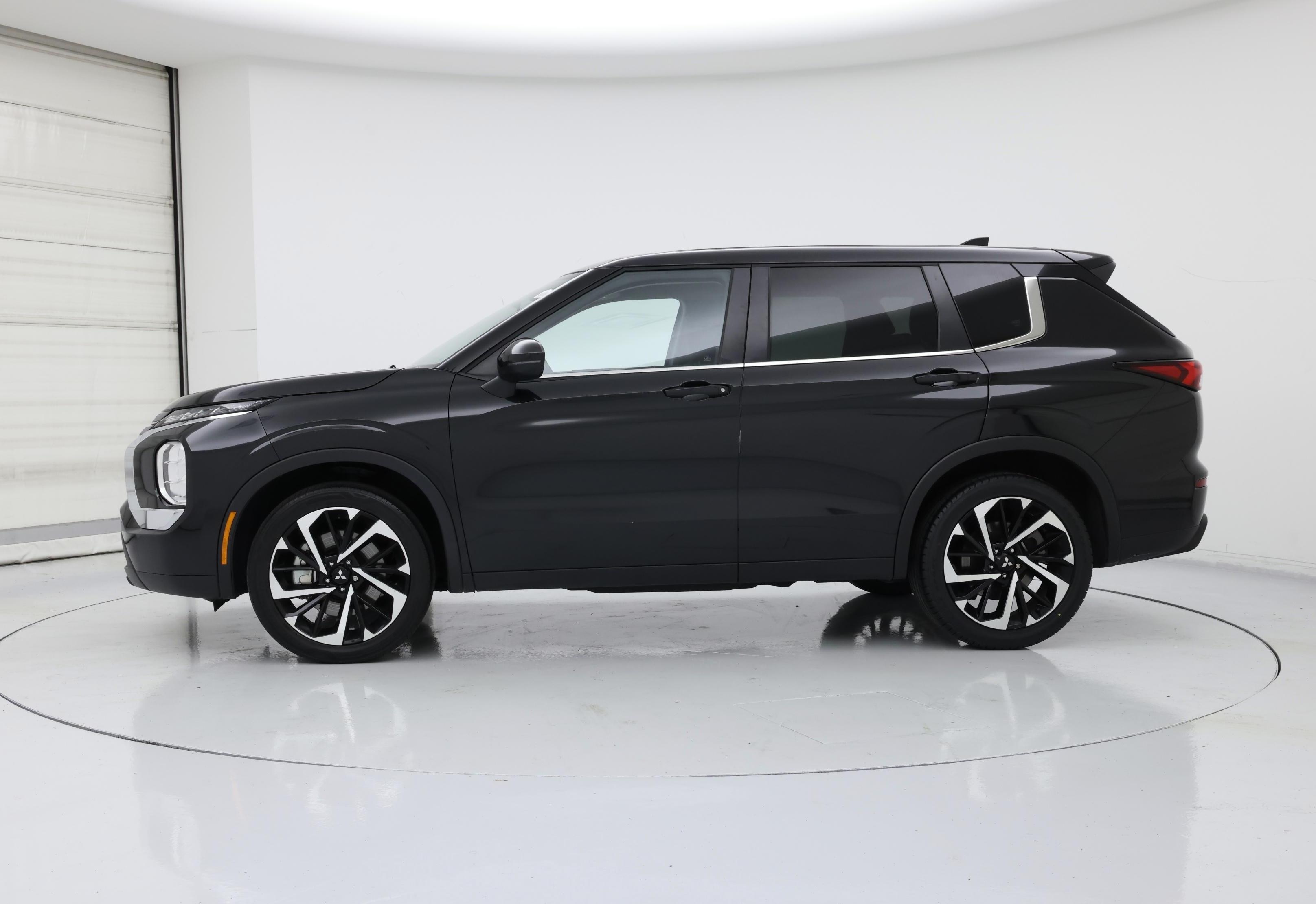 Thumbnail: 2022 Mitsubishi Outlander - 3