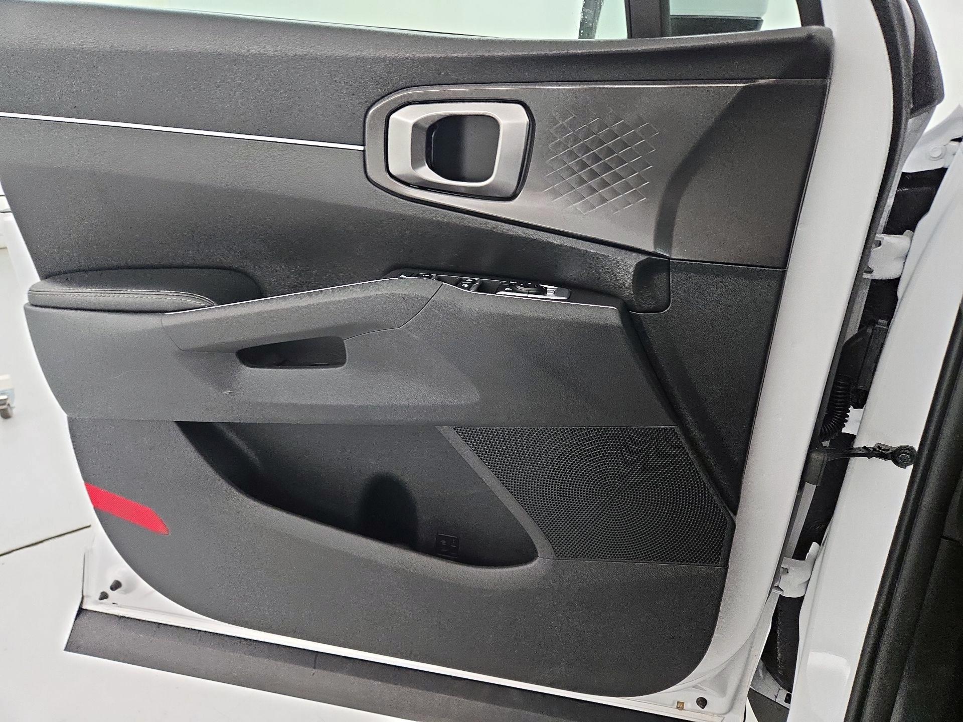 Thumbnail: 2023 Kia Sorento - 12