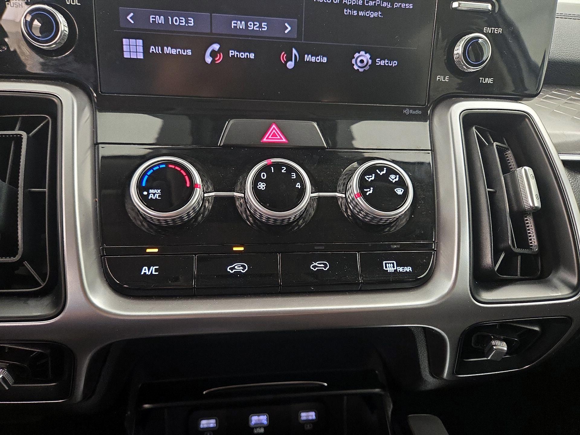 Thumbnail: 2023 Kia Sorento - 16