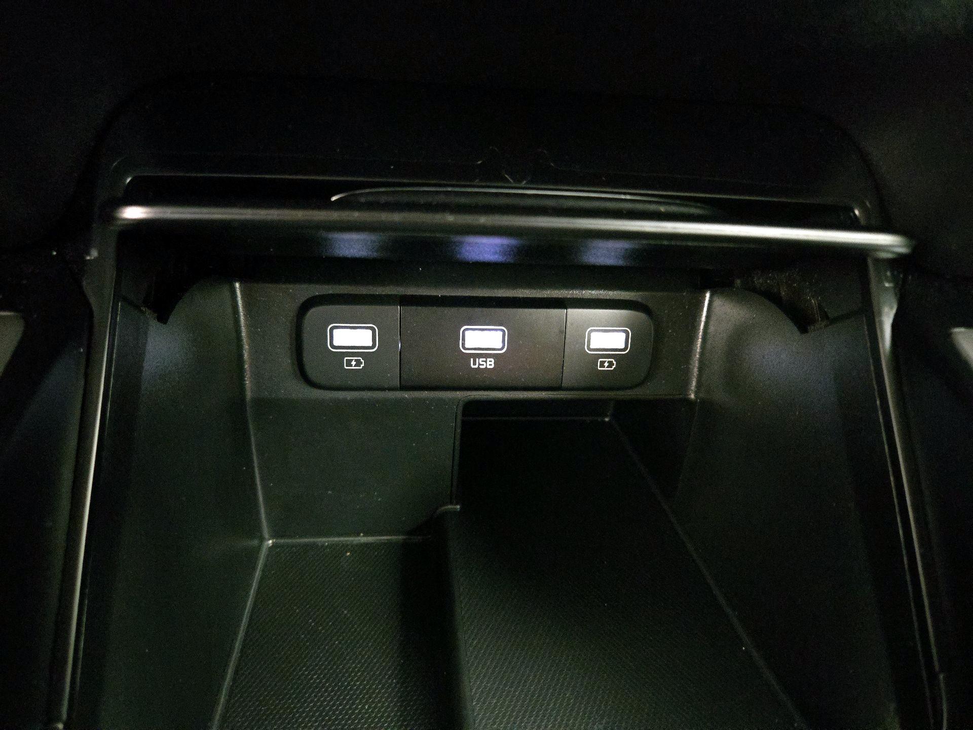 Thumbnail: 2023 Kia Sorento - 18