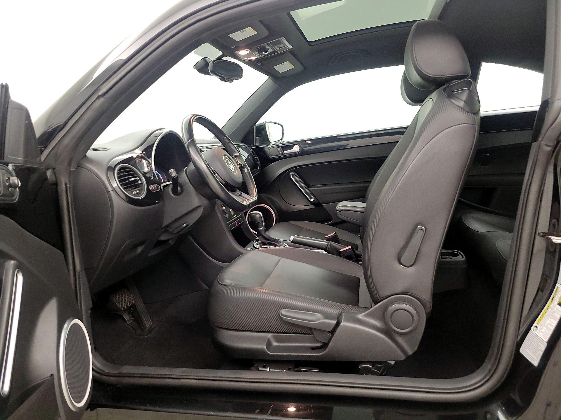 Thumbnail: 2016 Volkswagen Beetle - 11