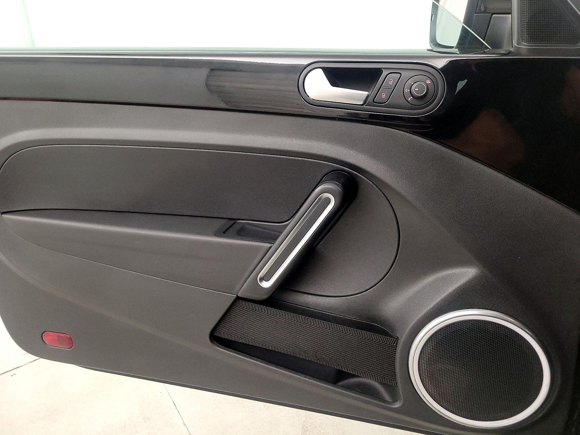 Thumbnail: 2016 Volkswagen Beetle - 12