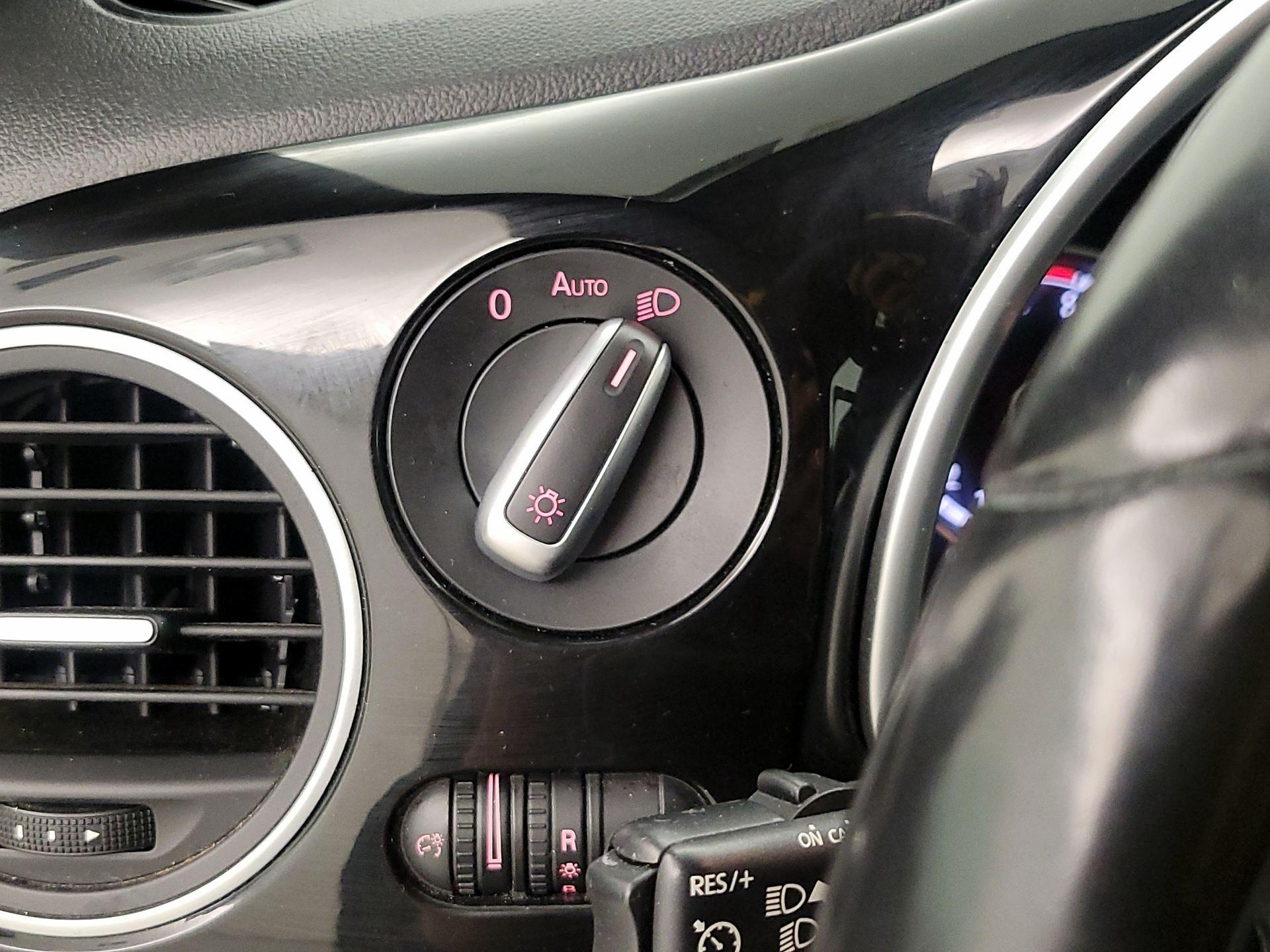 Thumbnail: 2016 Volkswagen Beetle - 13