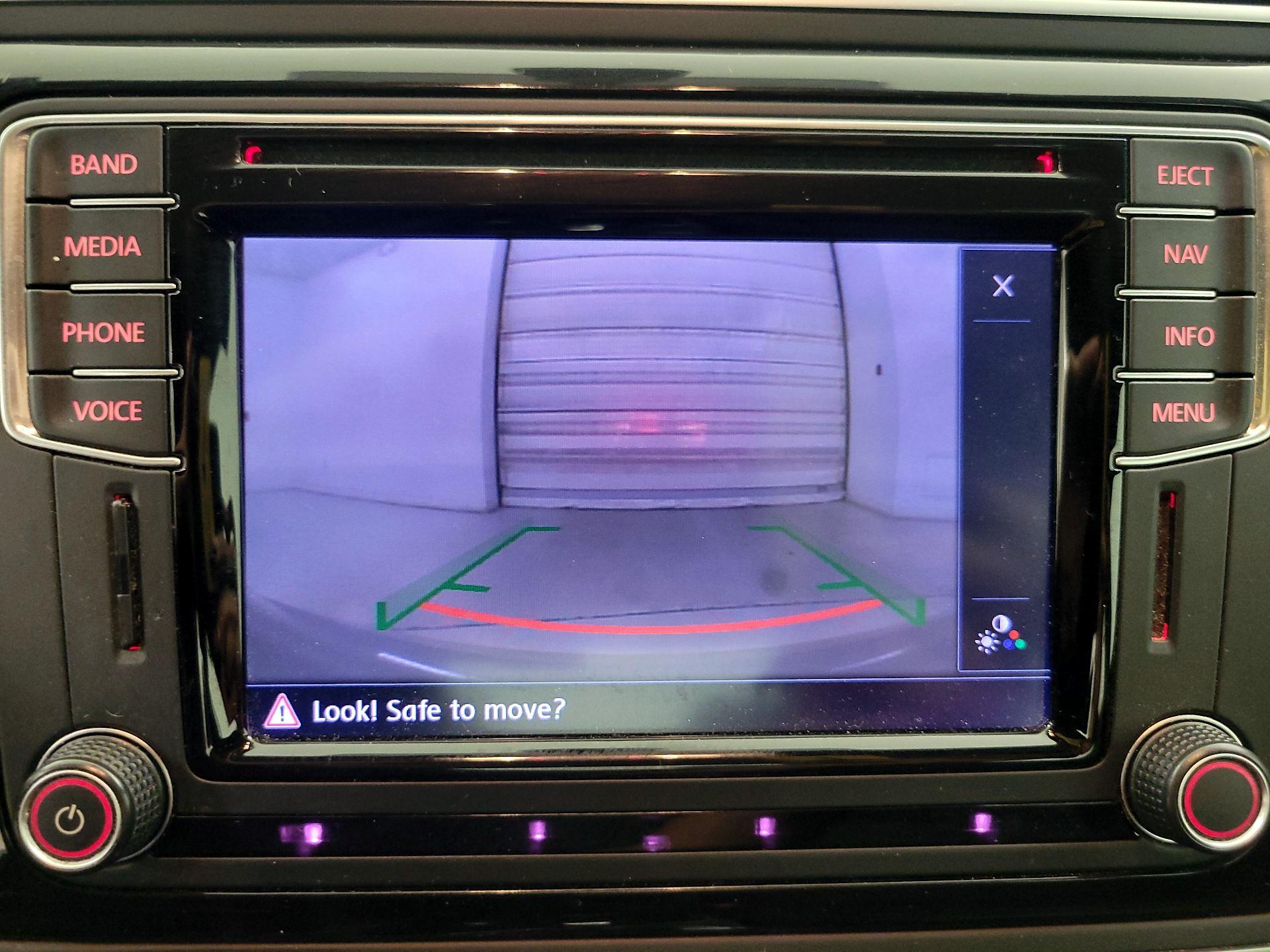 Thumbnail: 2016 Volkswagen Beetle - 14