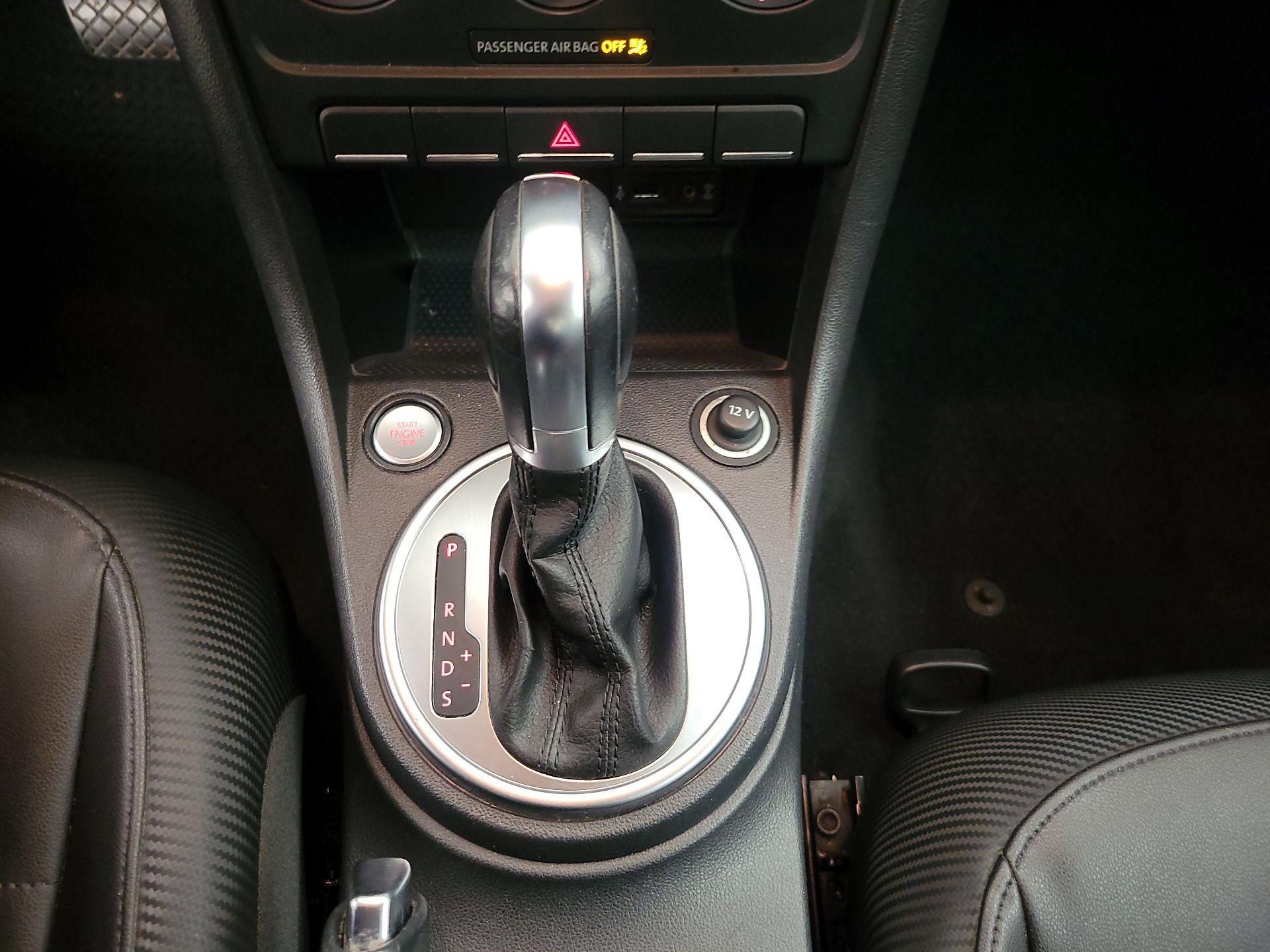 Thumbnail: 2016 Volkswagen Beetle - 17