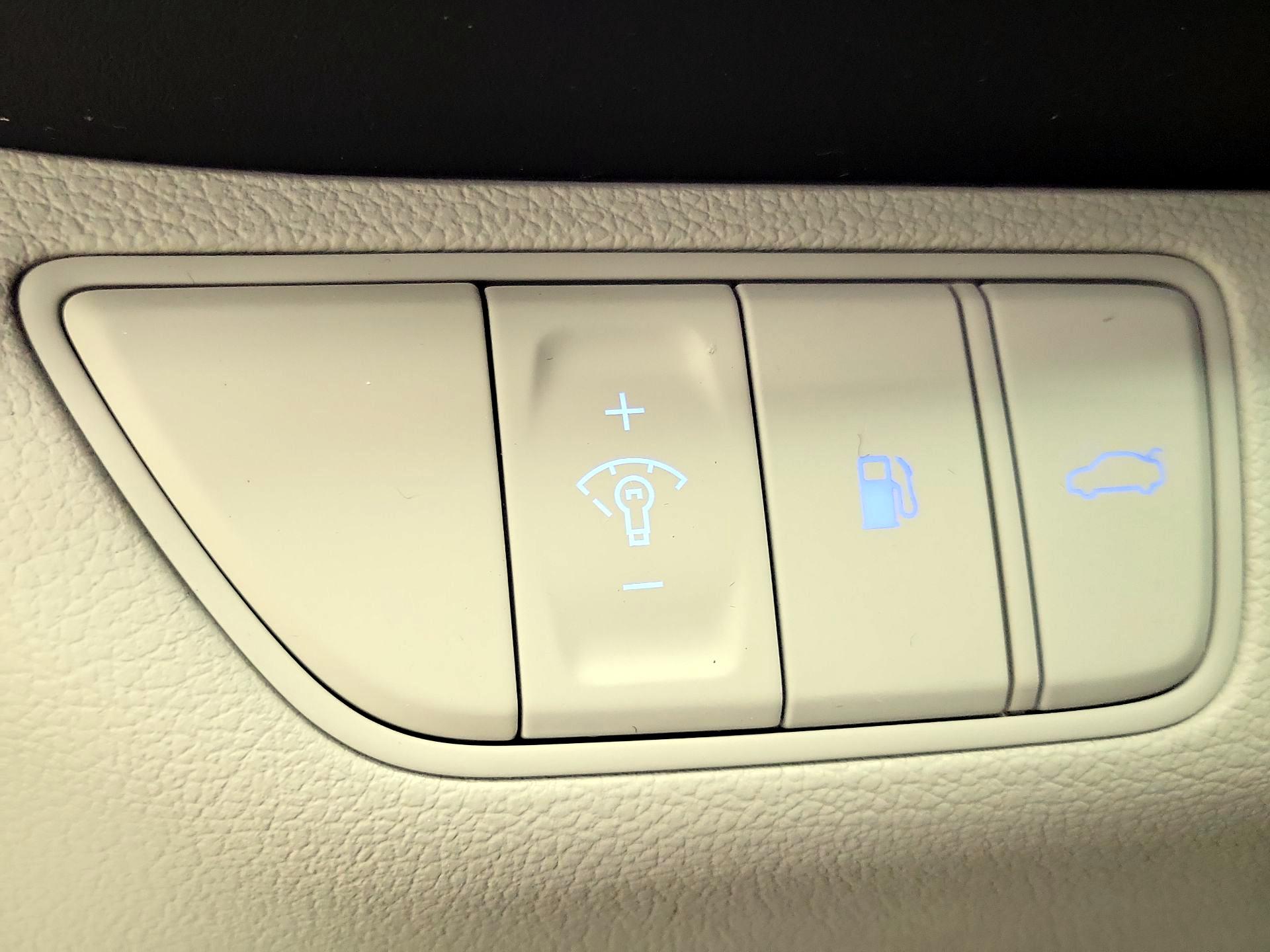 Thumbnail: 2022 Genesis G70 - 13