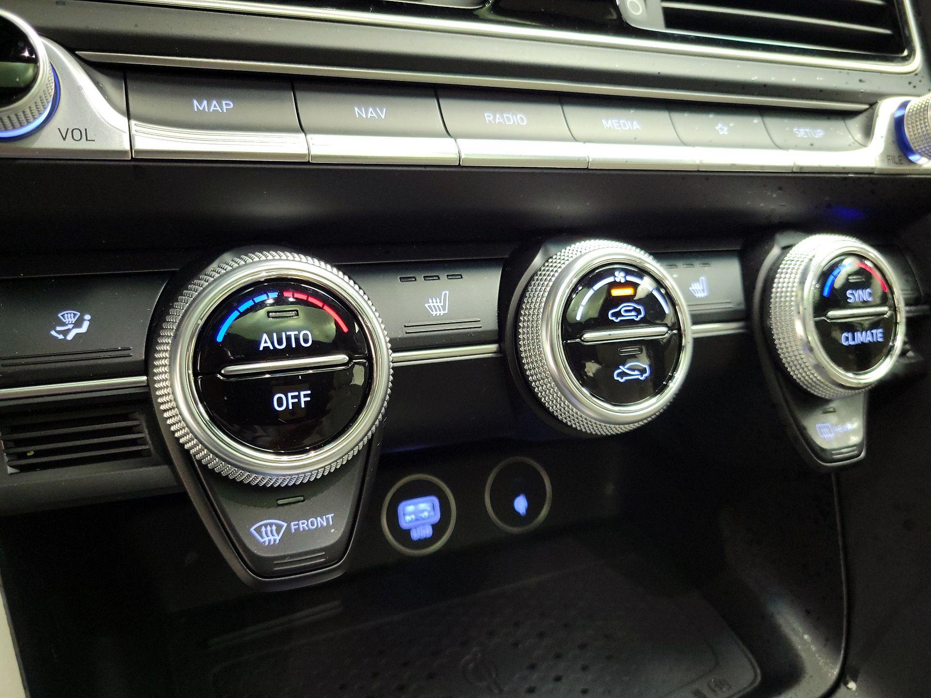 Thumbnail: 2022 Genesis G70 - 17