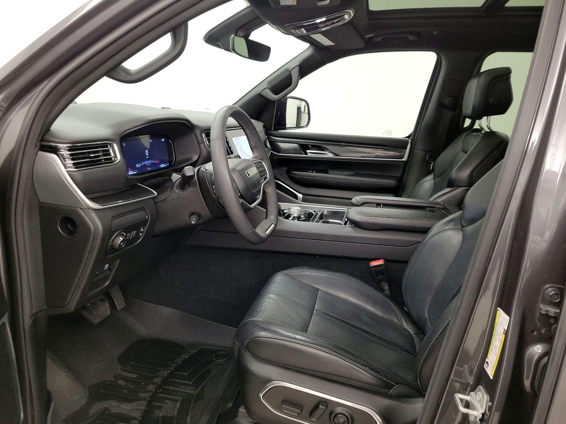 Thumbnail: 2023 Jeep Wagoneer - 11