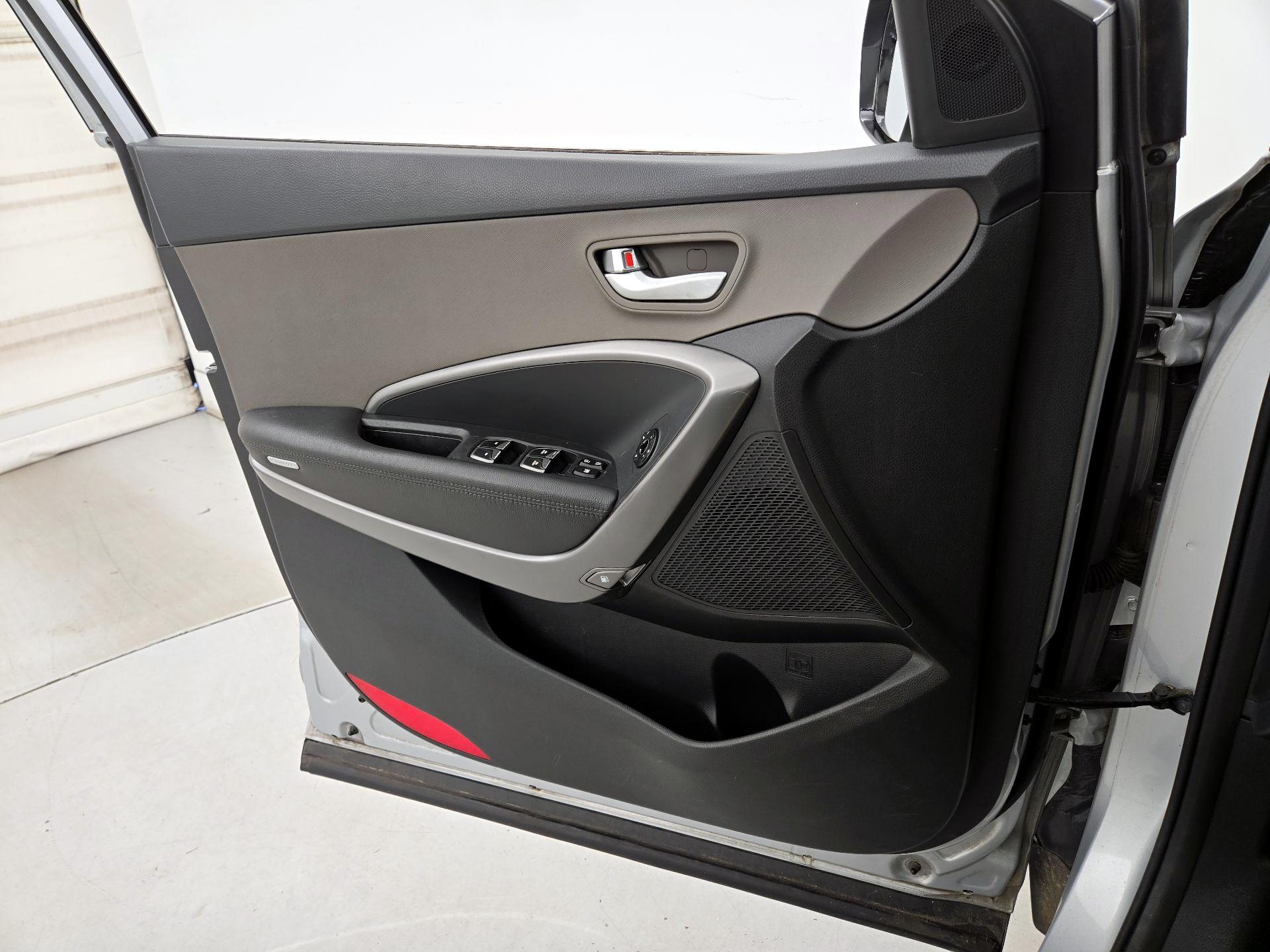 Thumbnail: 2017 Hyundai Santa Fe - 12