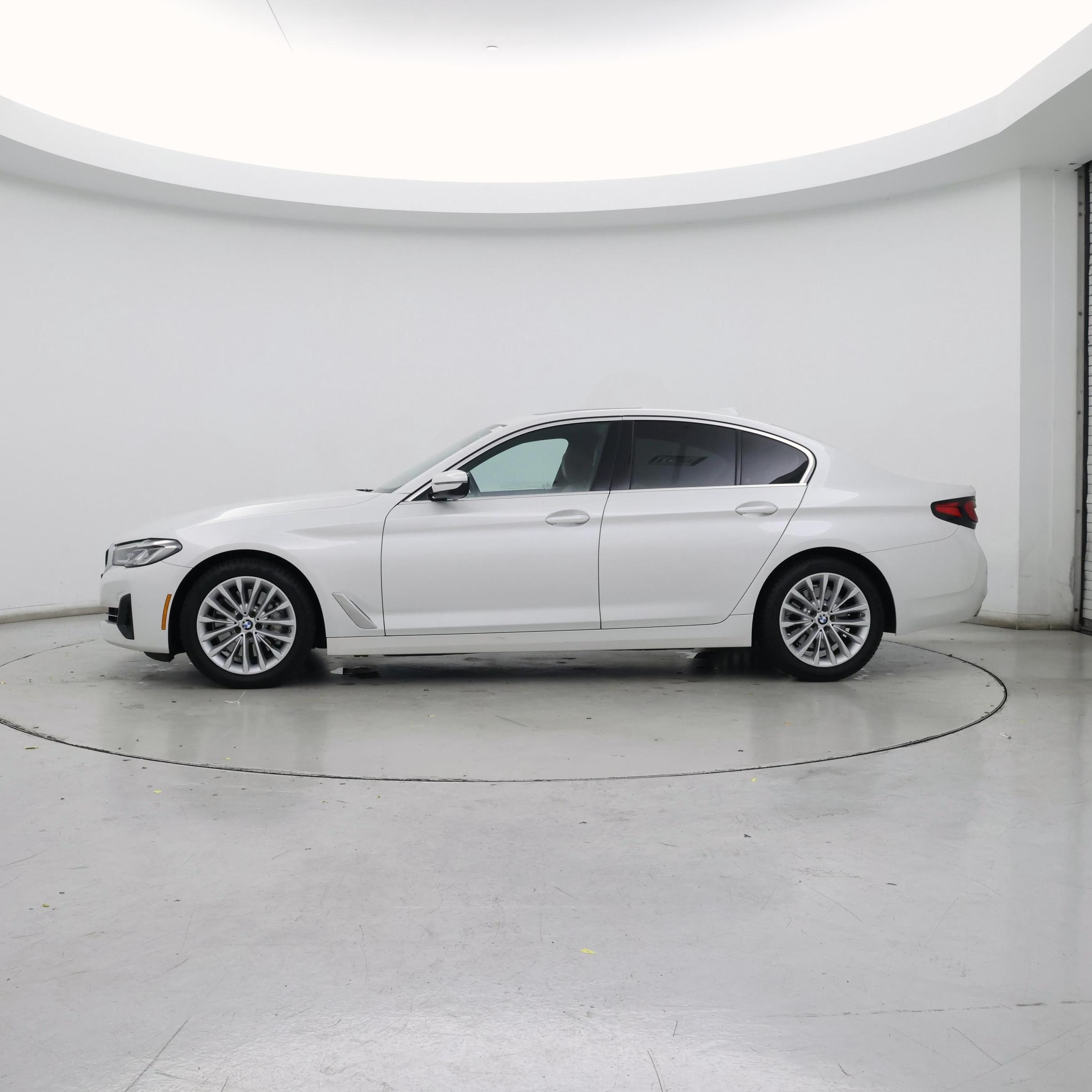 Thumbnail: 2022 BMW 5 Series - 3