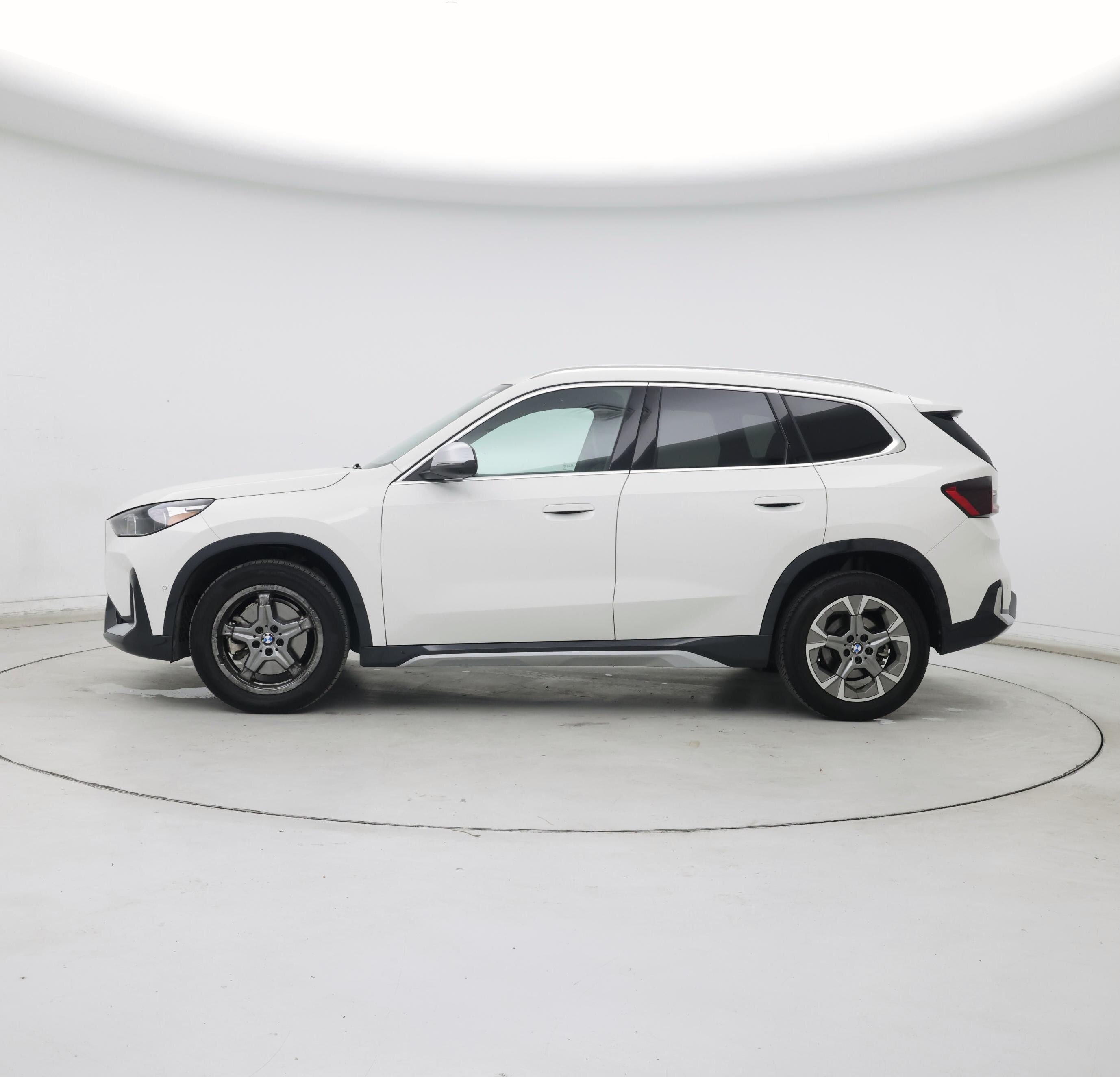 Thumbnail: 2023 BMW X1 - 3