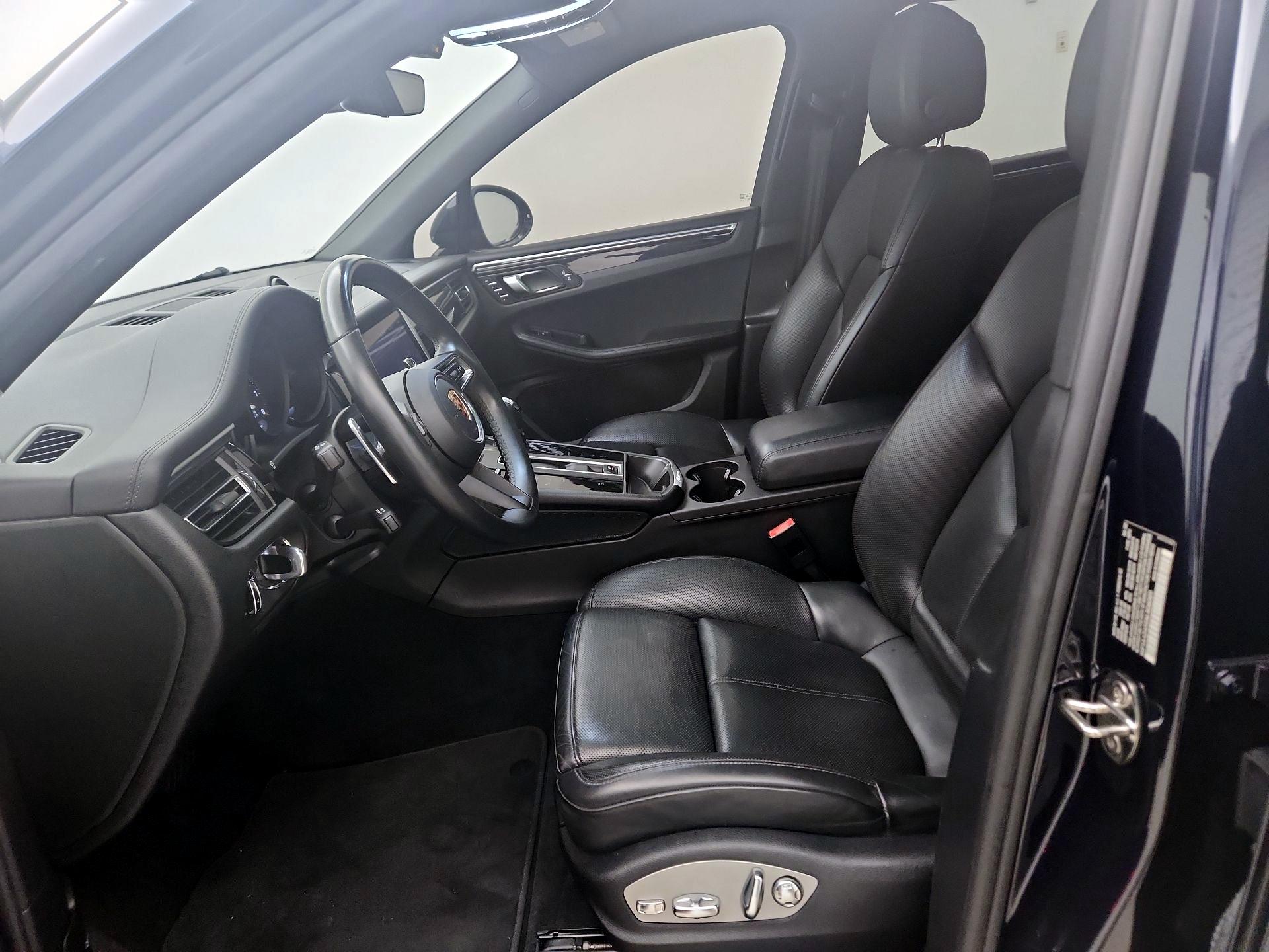 Thumbnail: 2022 Porsche Macan - 11