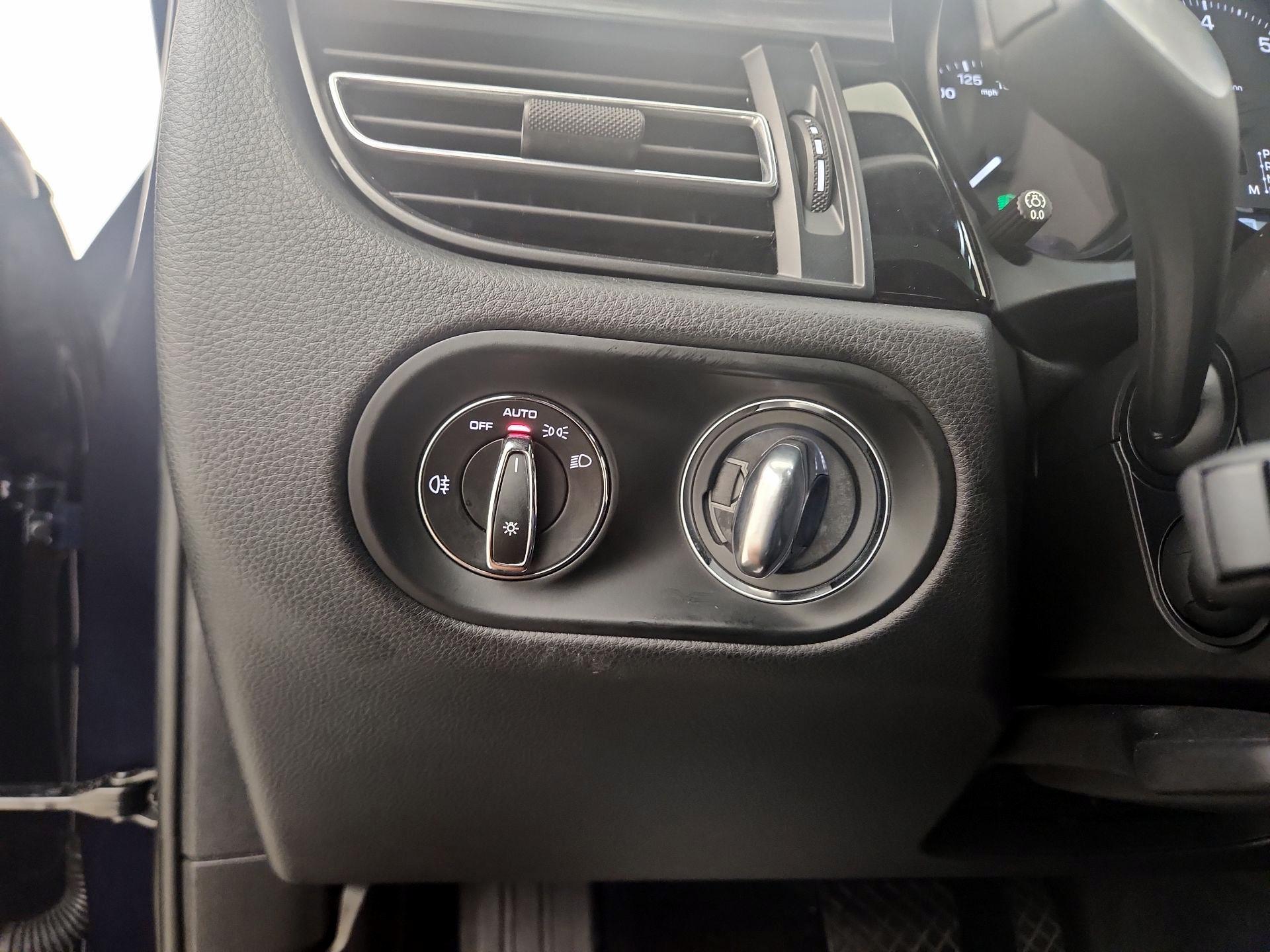 Thumbnail: 2022 Porsche Macan - 13